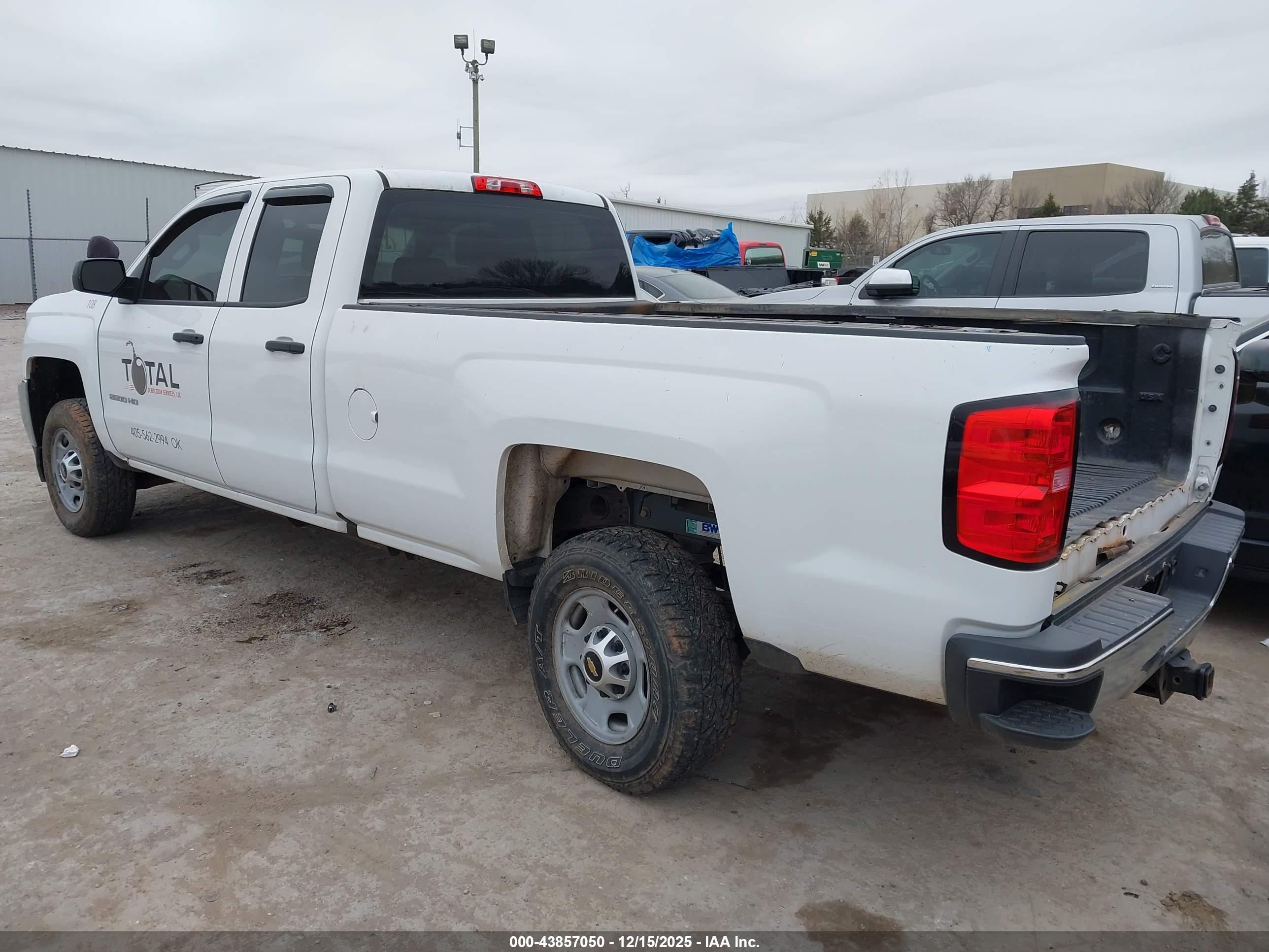 CHEVROLET SILVERADO image 3