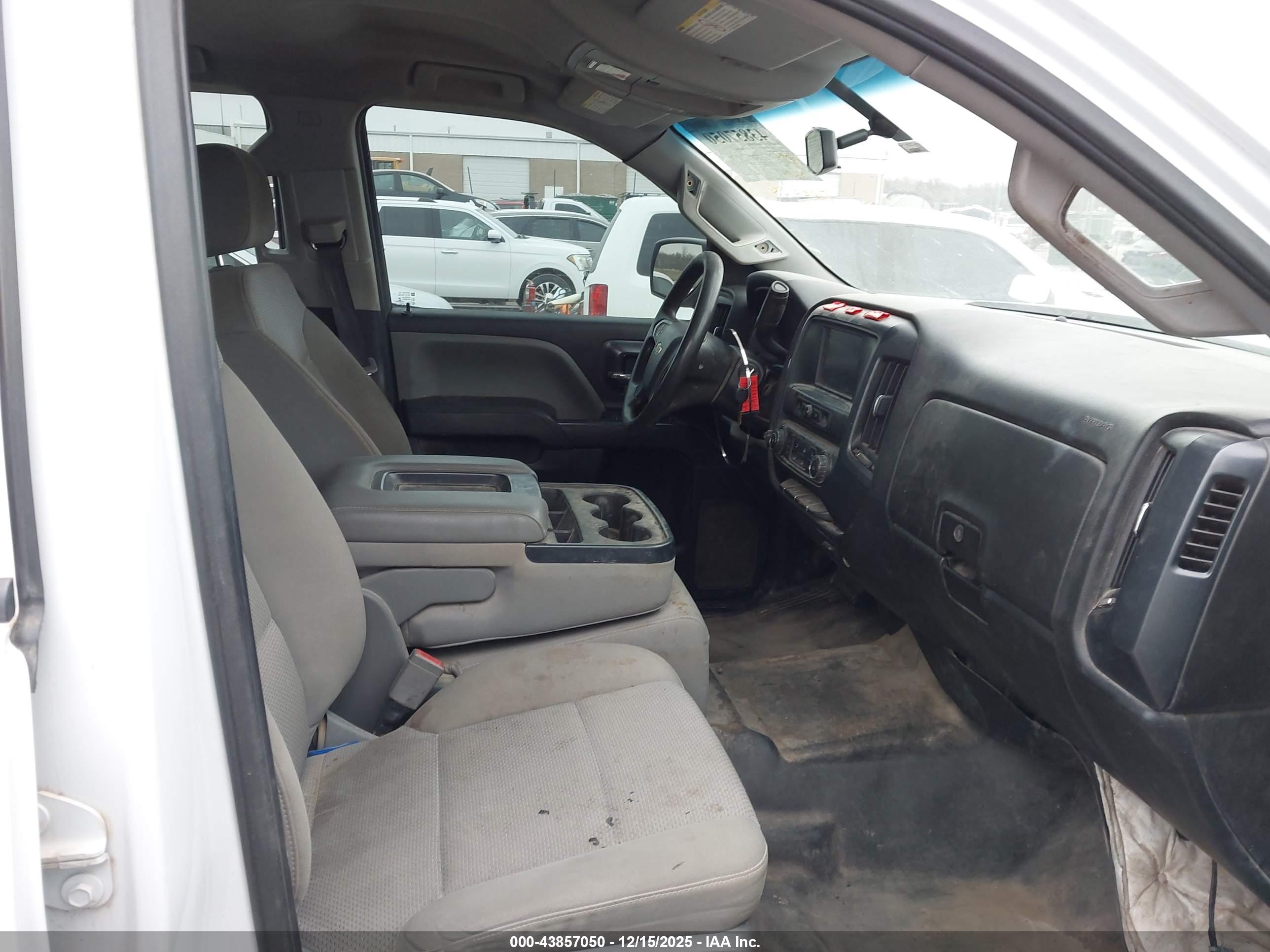 CHEVROLET SILVERADO image 5
