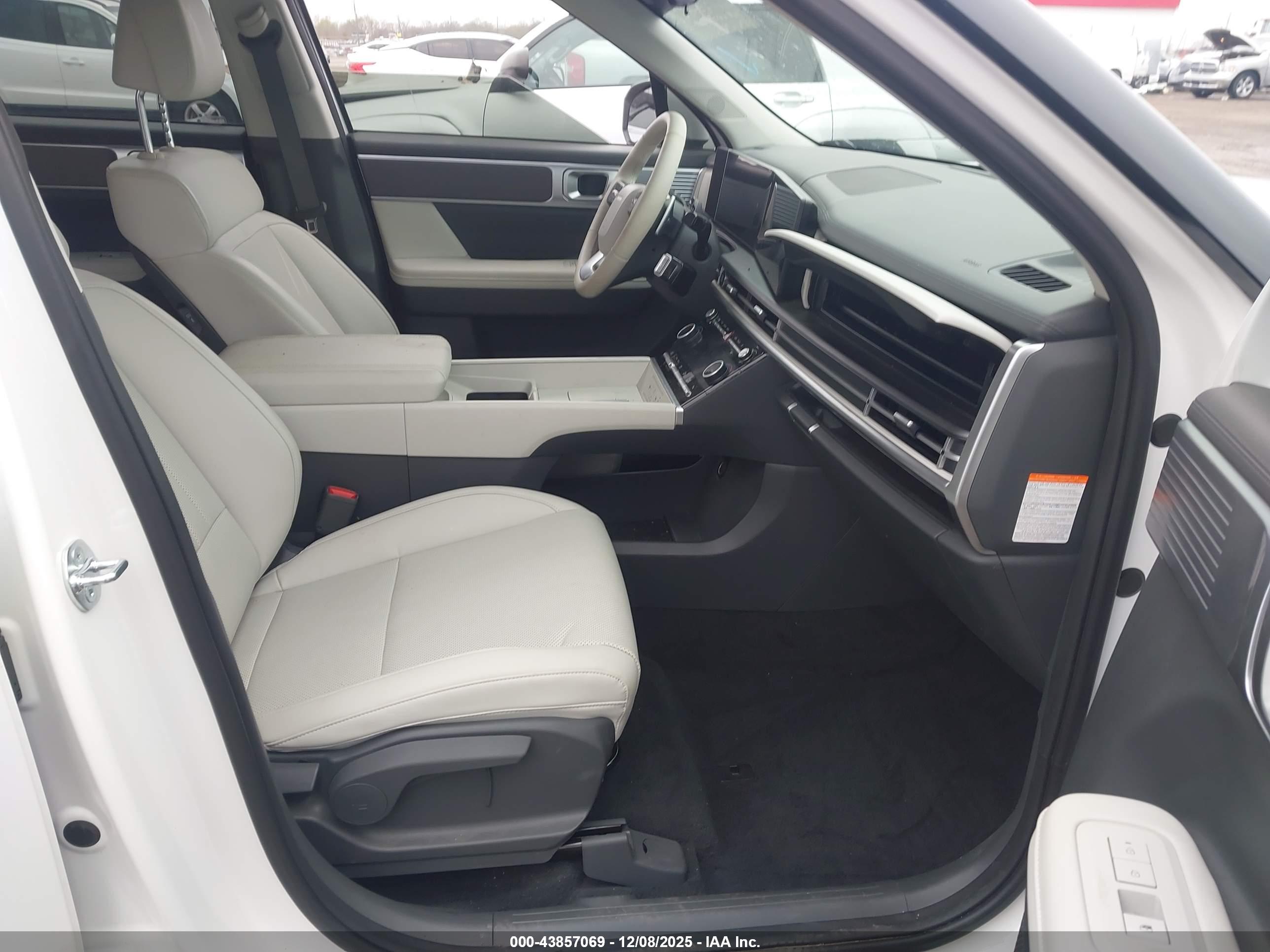 HYUNDAI SANTA image 5