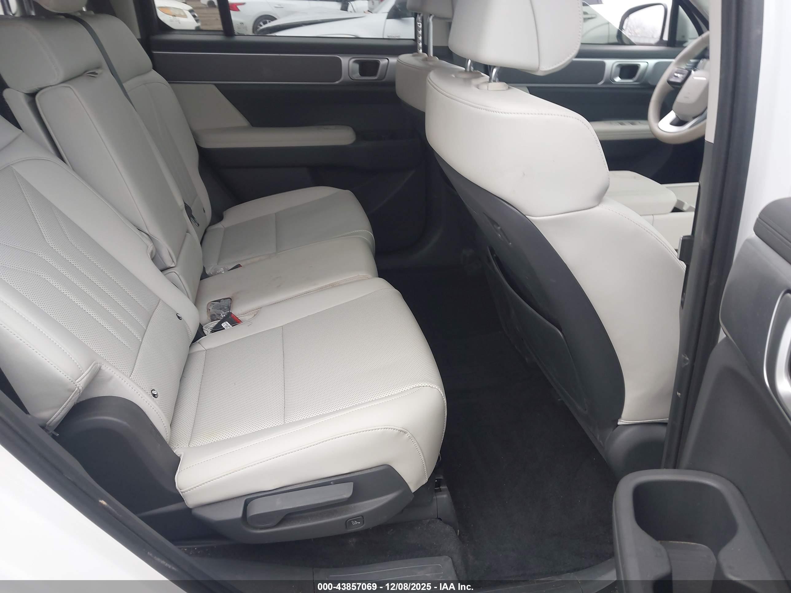 HYUNDAI SANTA image 8