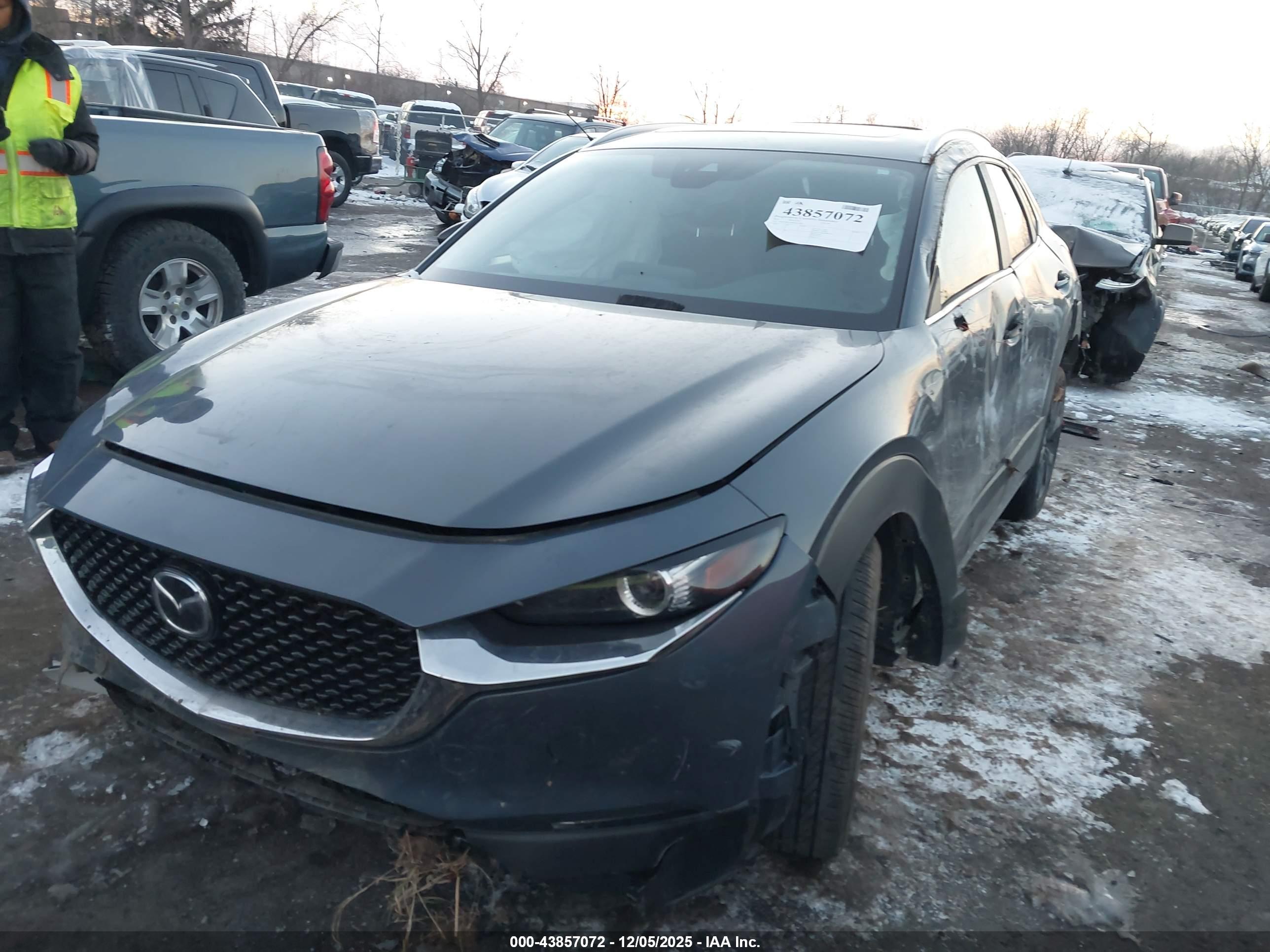 MAZDA CX-30 image 2