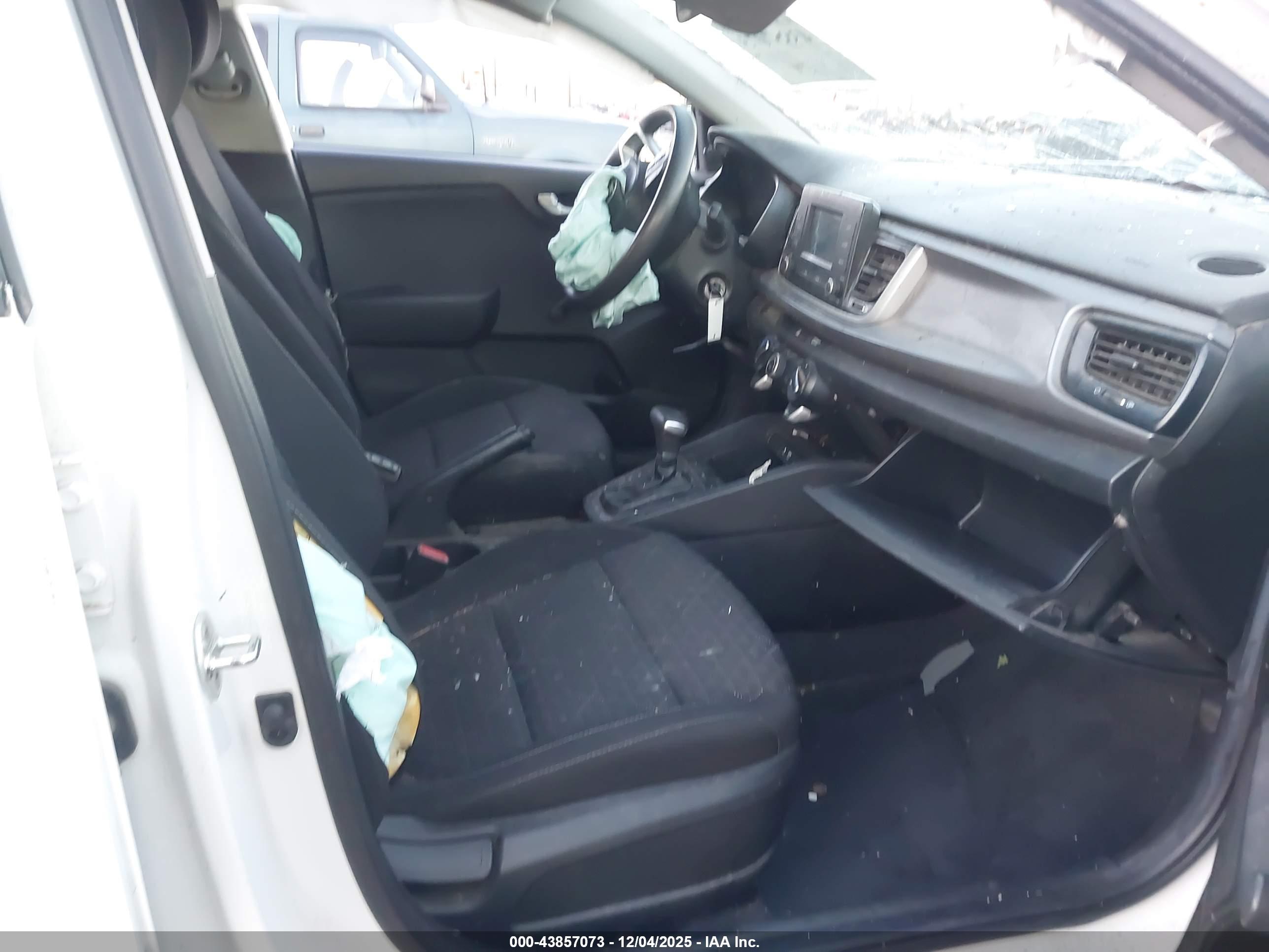 KIA RIO image 5