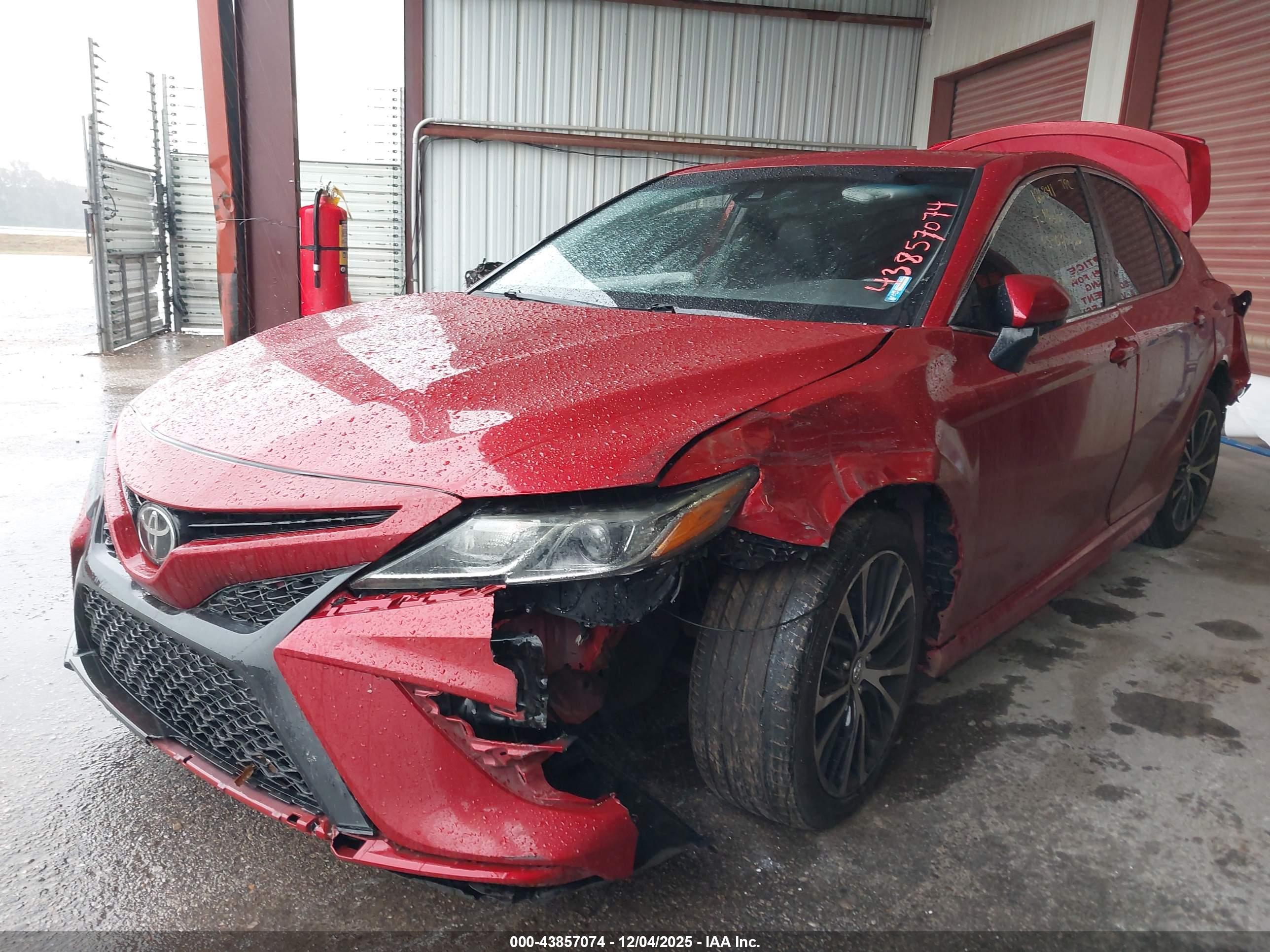 TOYOTA CAMRY image 2