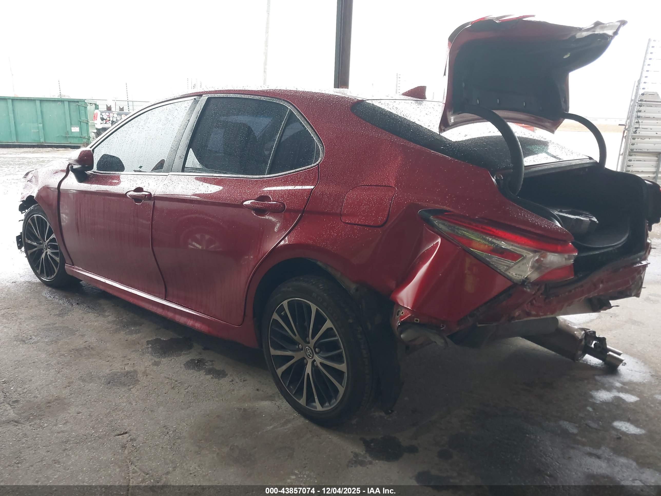 TOYOTA CAMRY image 3