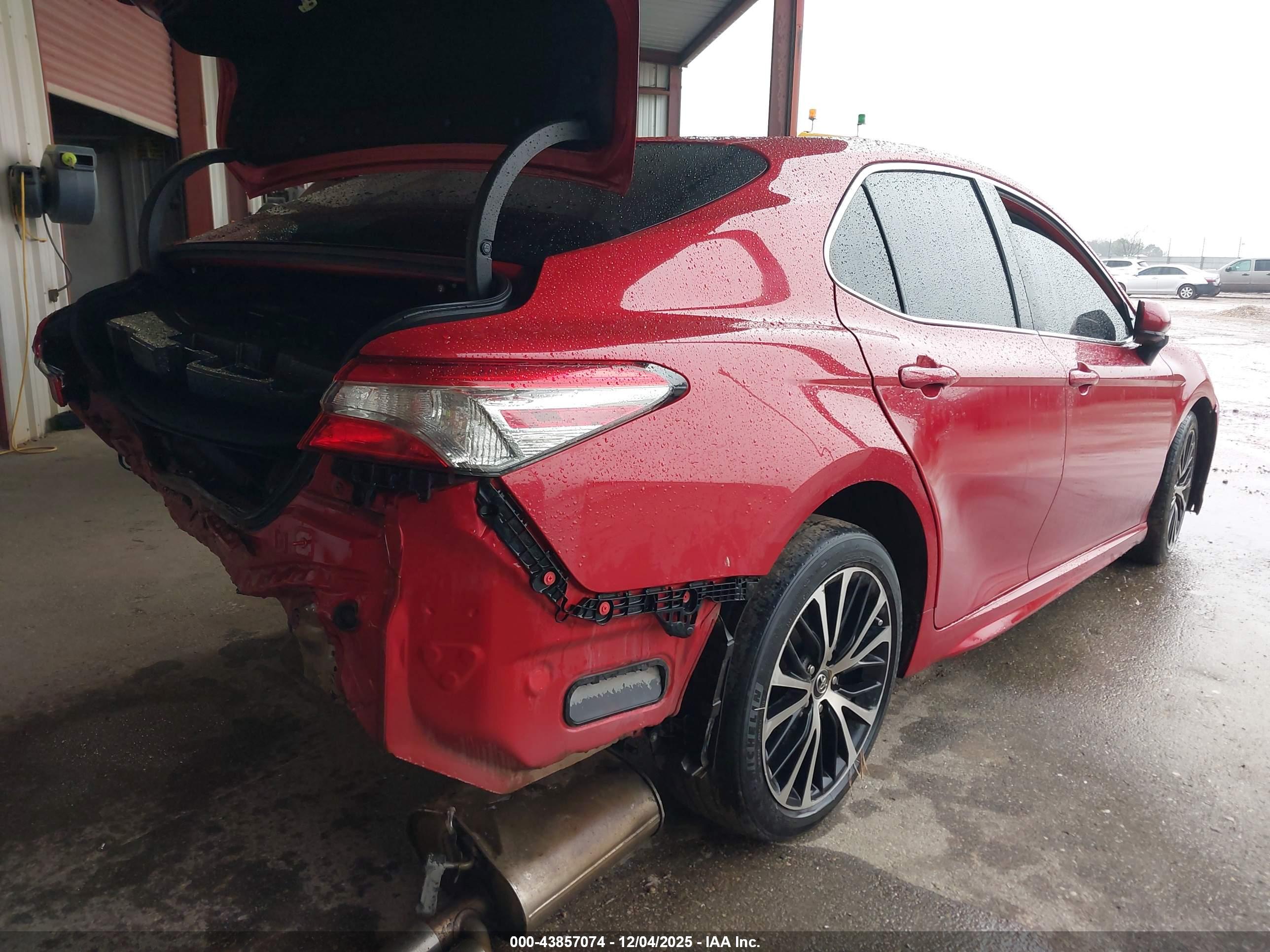 TOYOTA CAMRY image 4