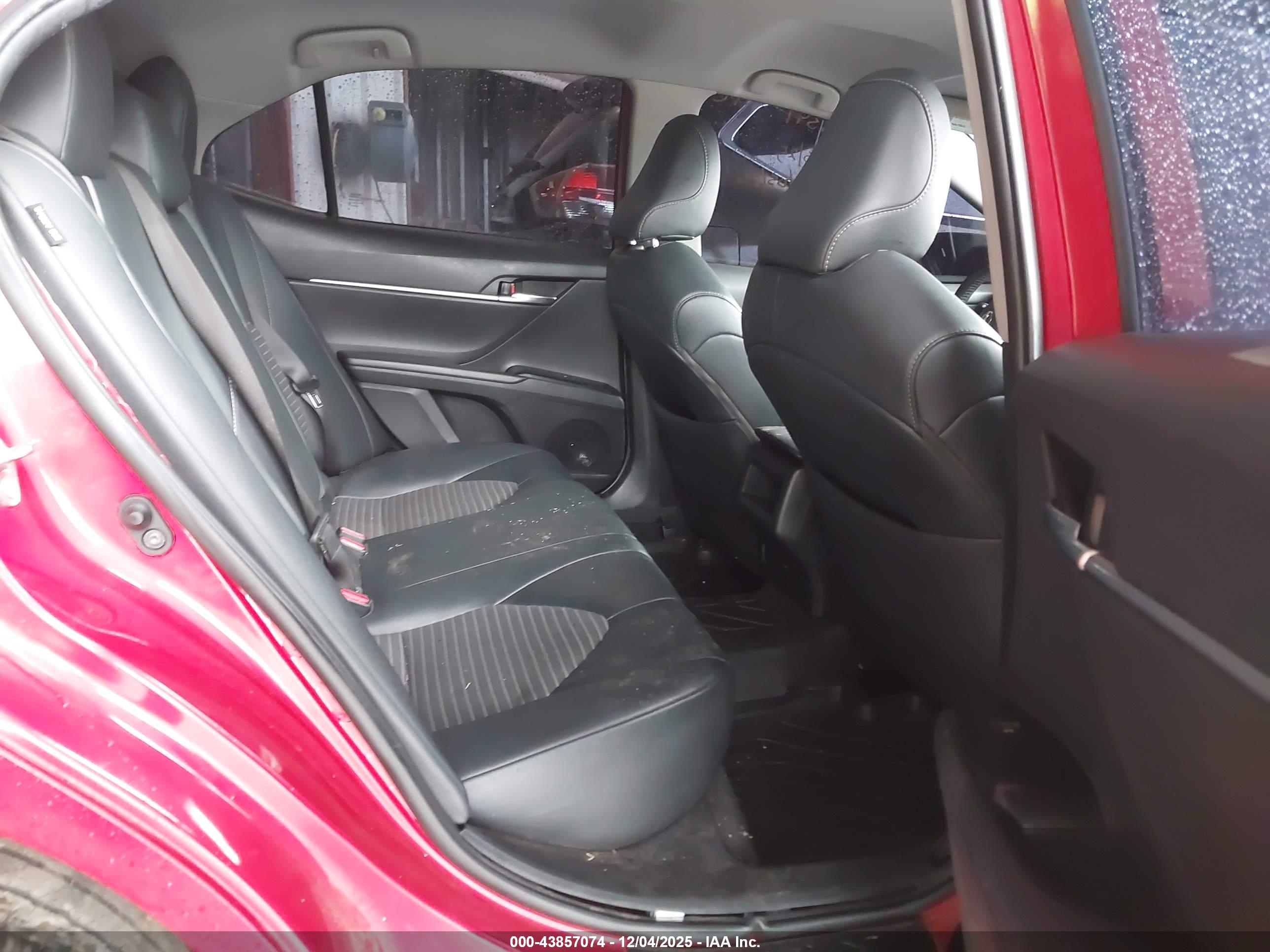 TOYOTA CAMRY image 8