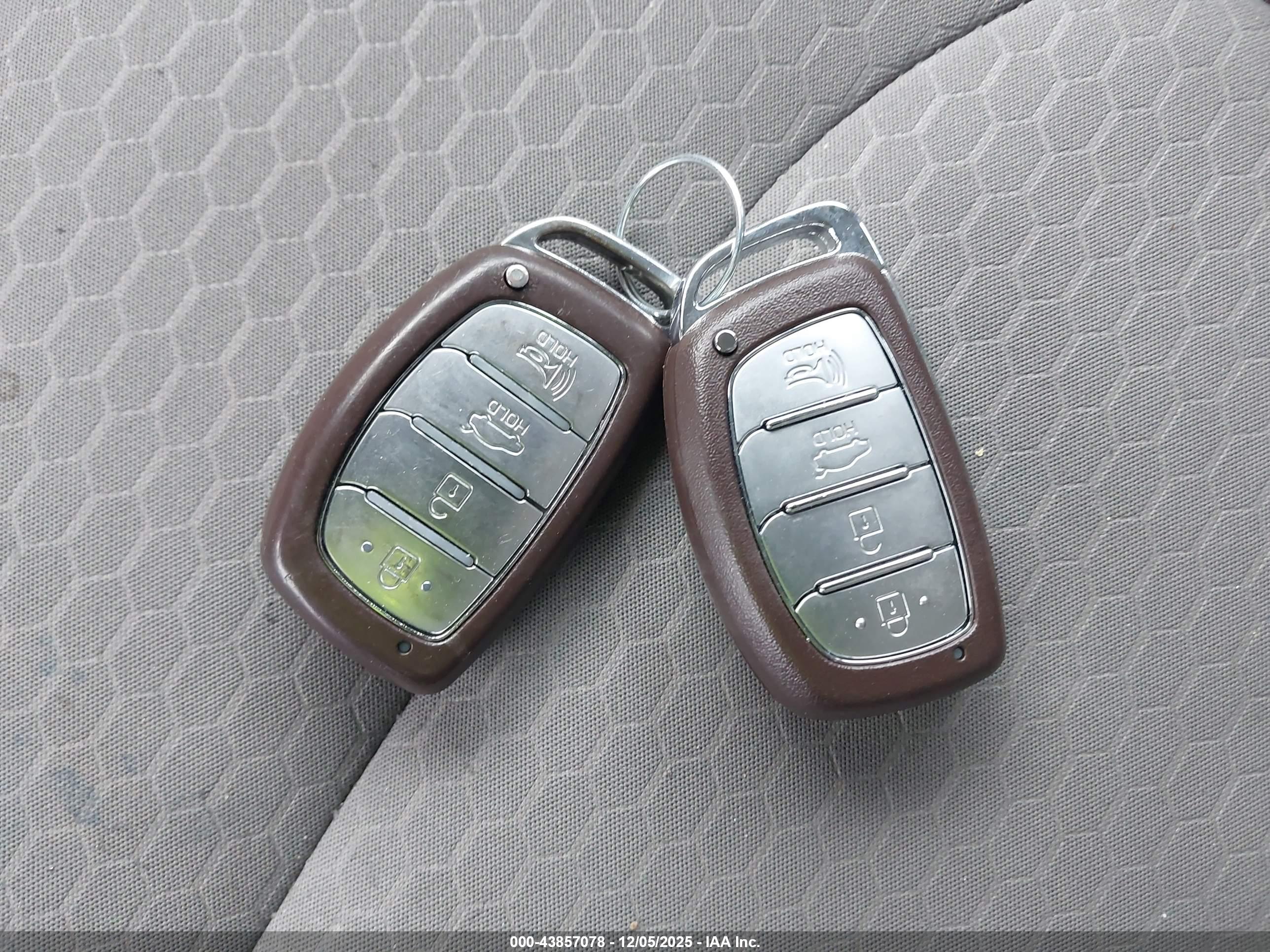 HYUNDAI ELANTRA image 11
