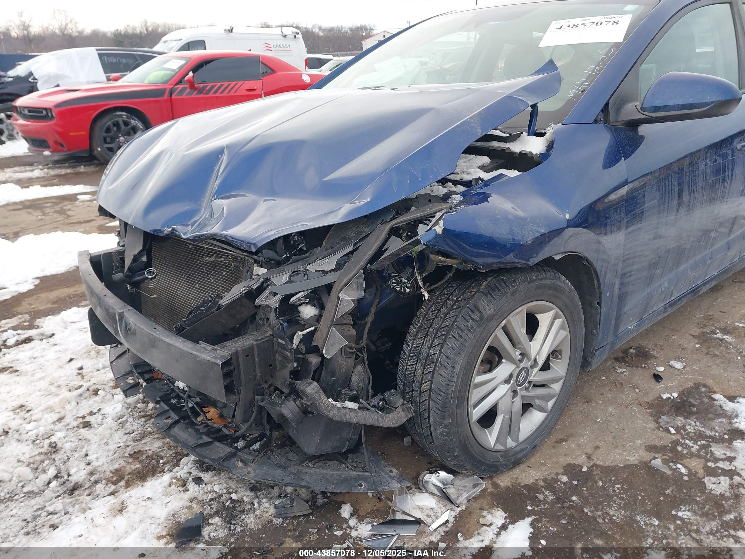 HYUNDAI ELANTRA image 6