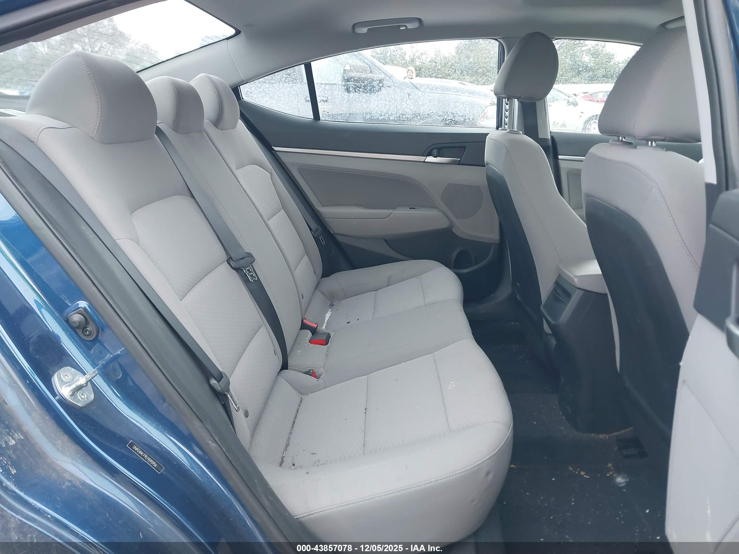 HYUNDAI ELANTRA image 8