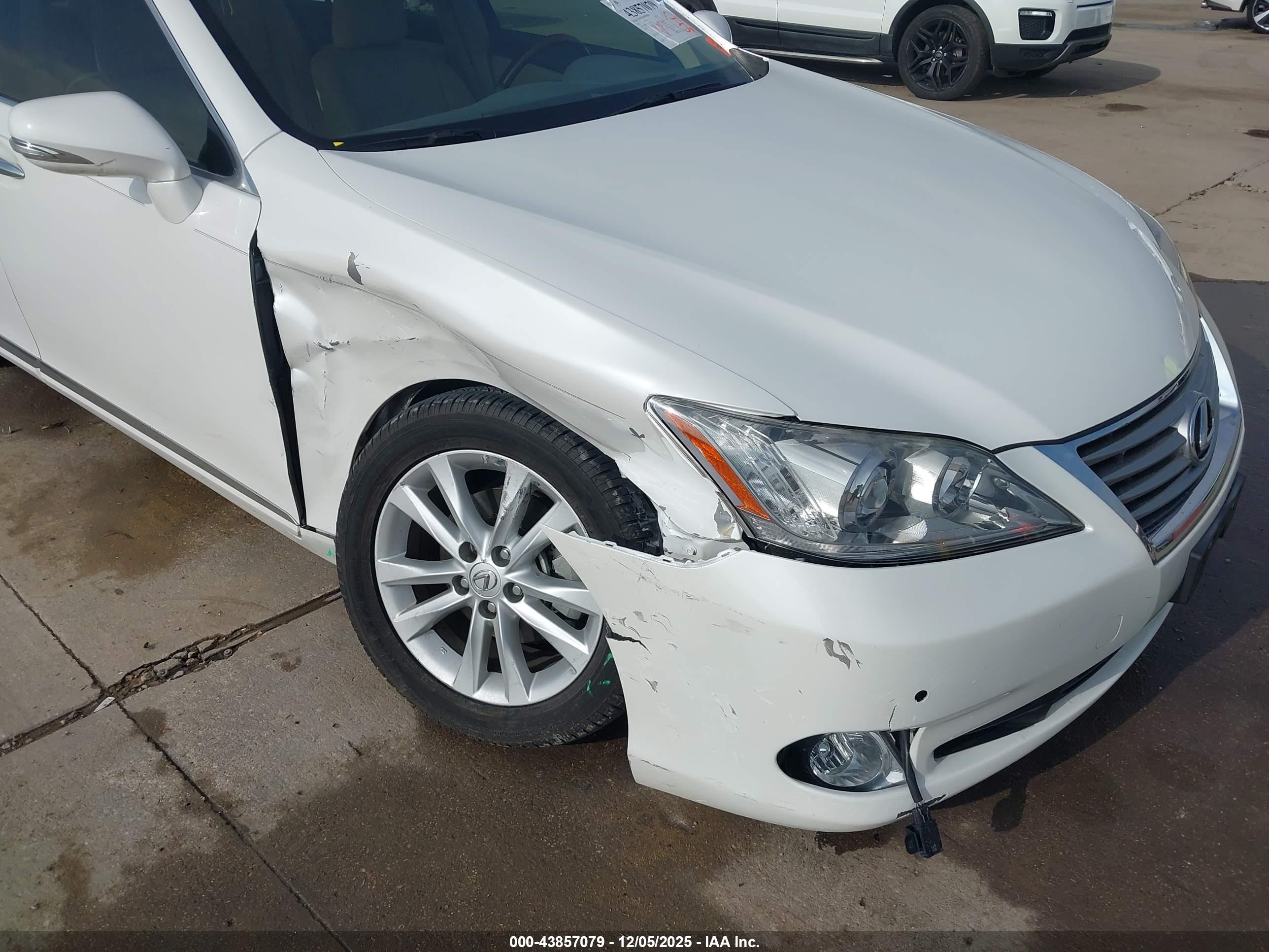 LEXUS ES image 6