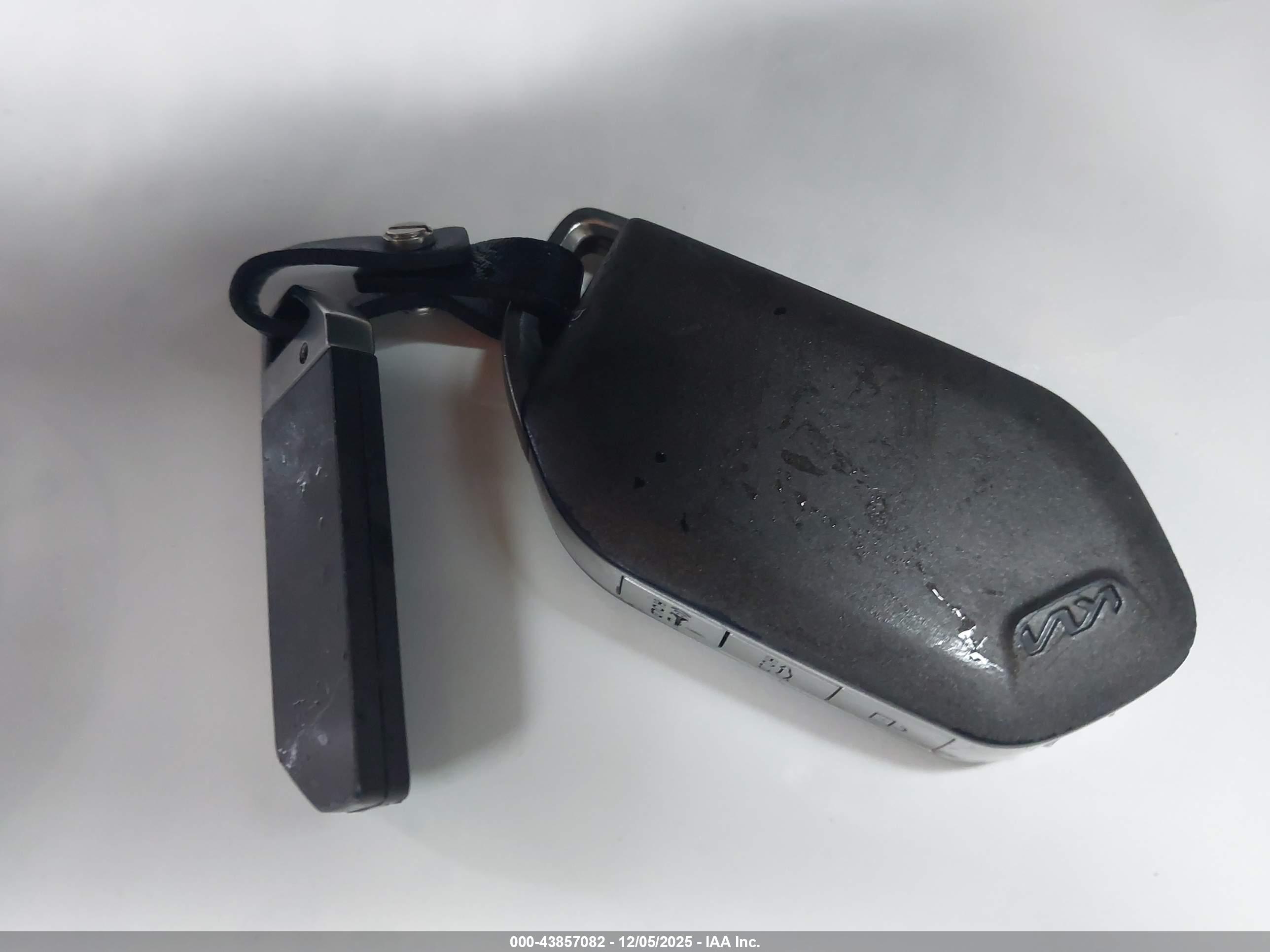 KIA K5 image 11