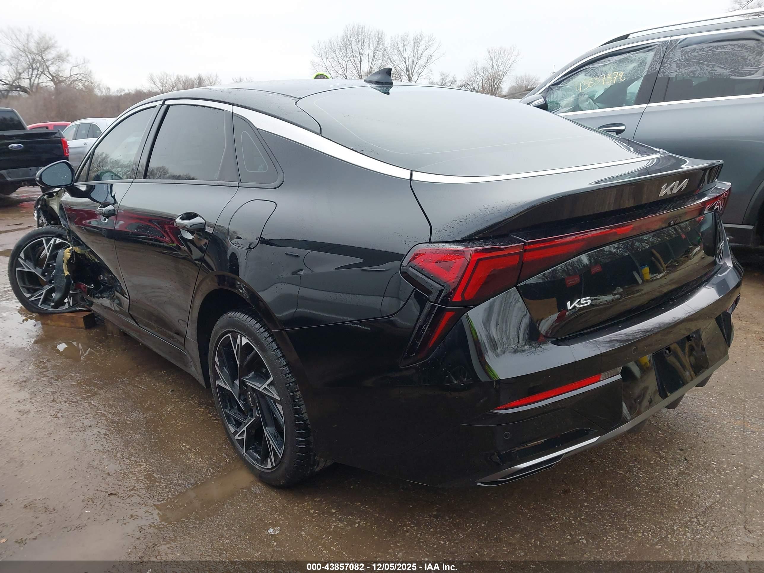 KIA K5 image 3