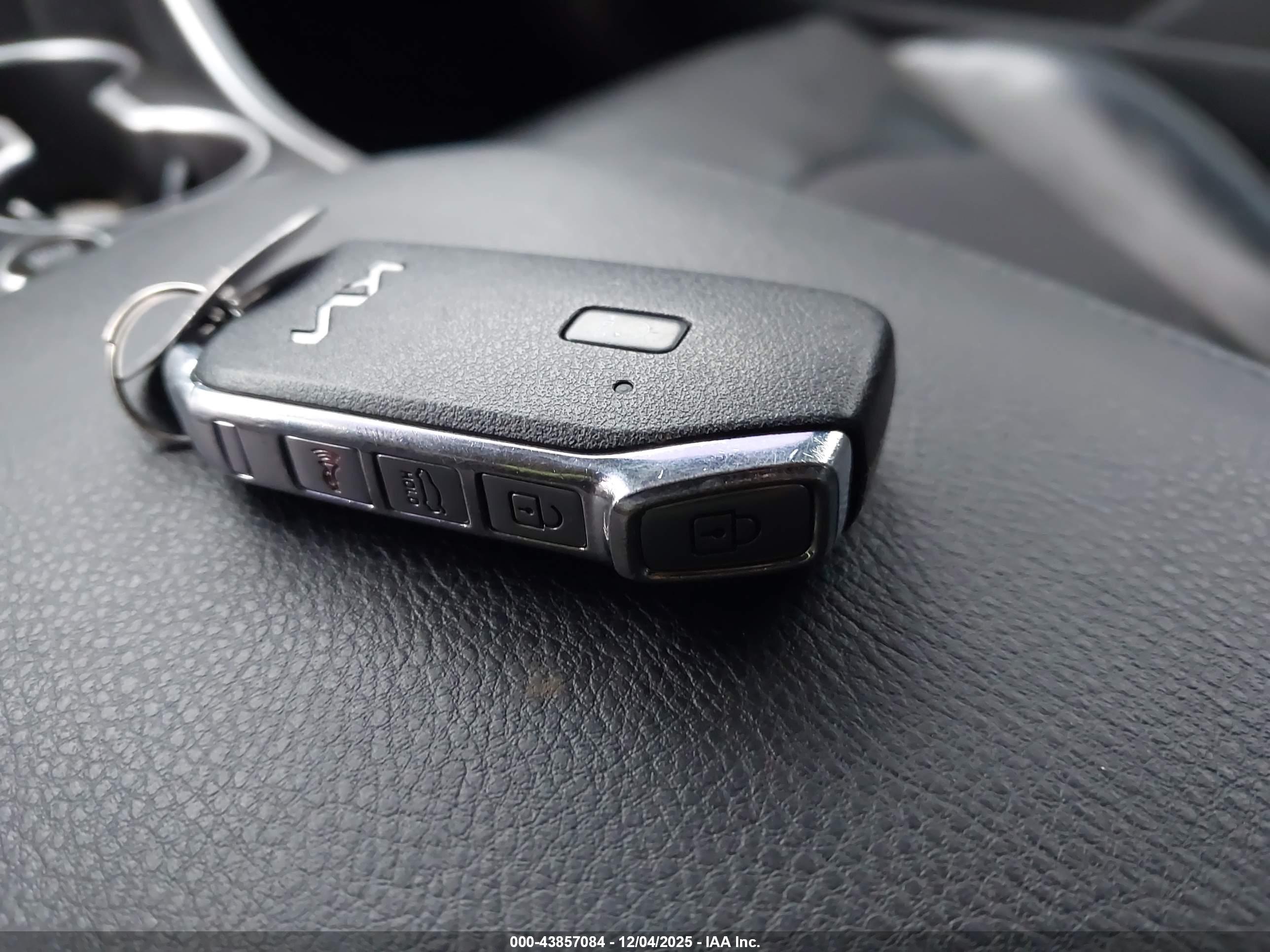 KIA K5 image 11