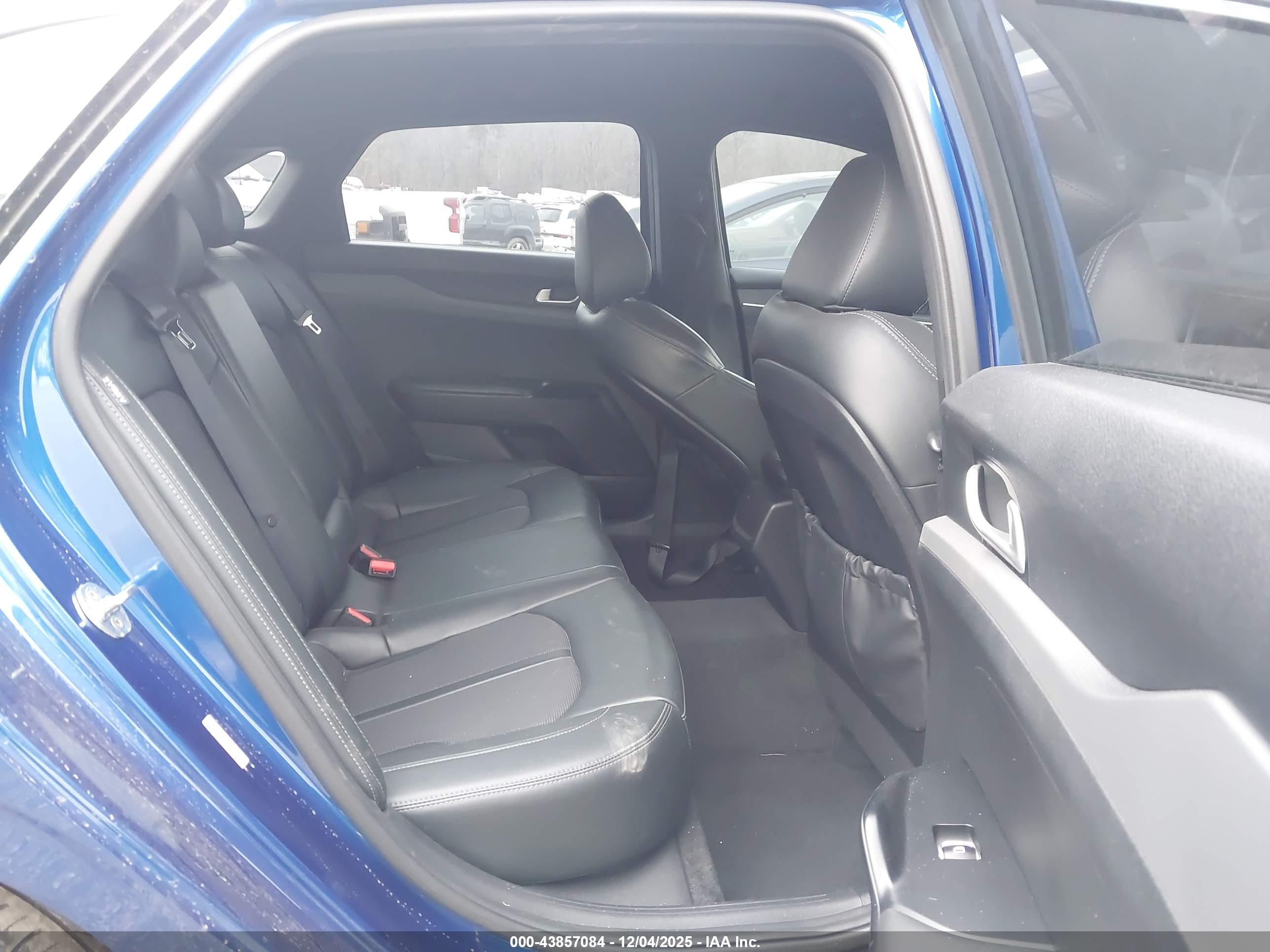 KIA K5 image 8