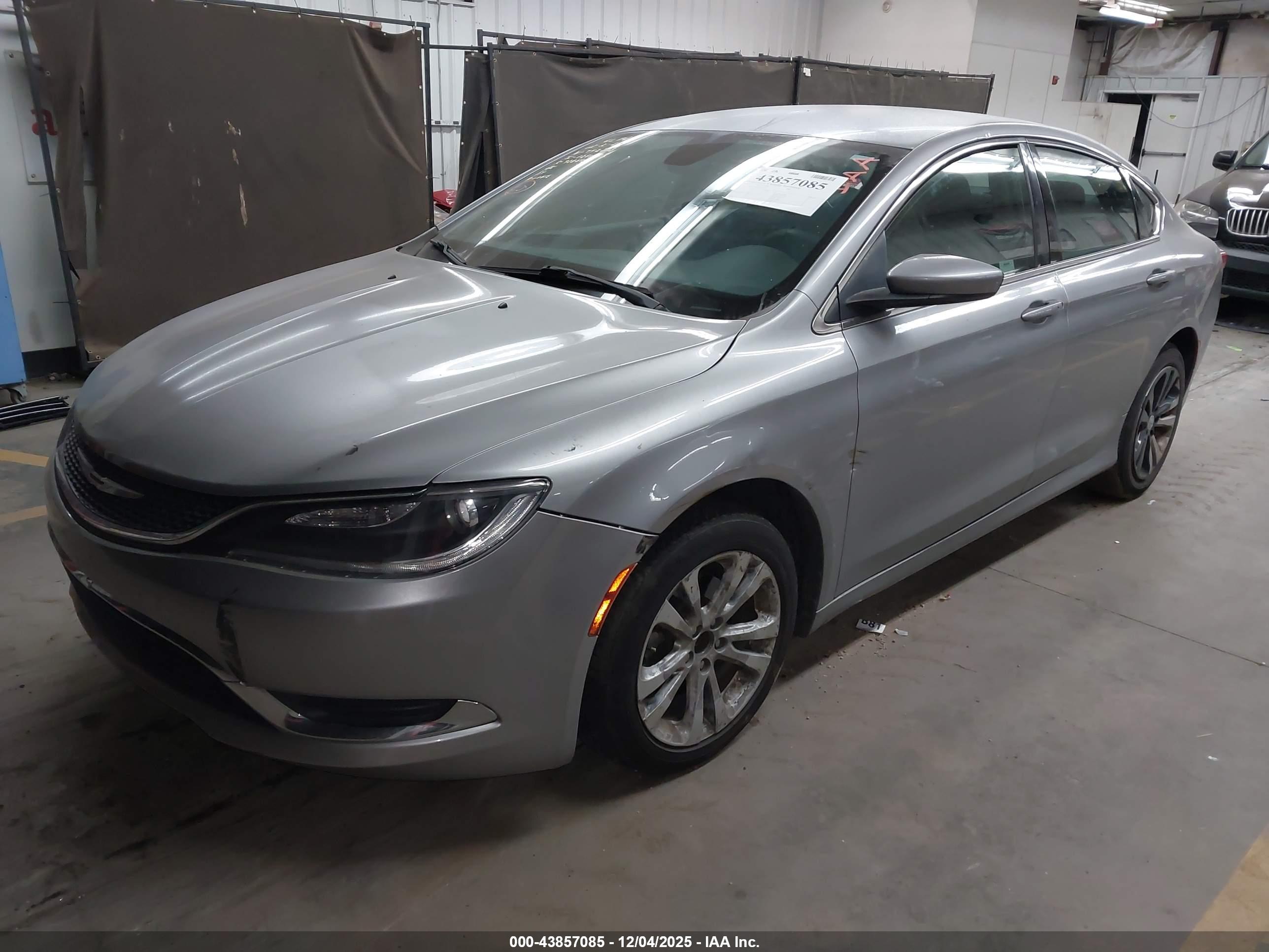 CHRYSLER 200 image 2