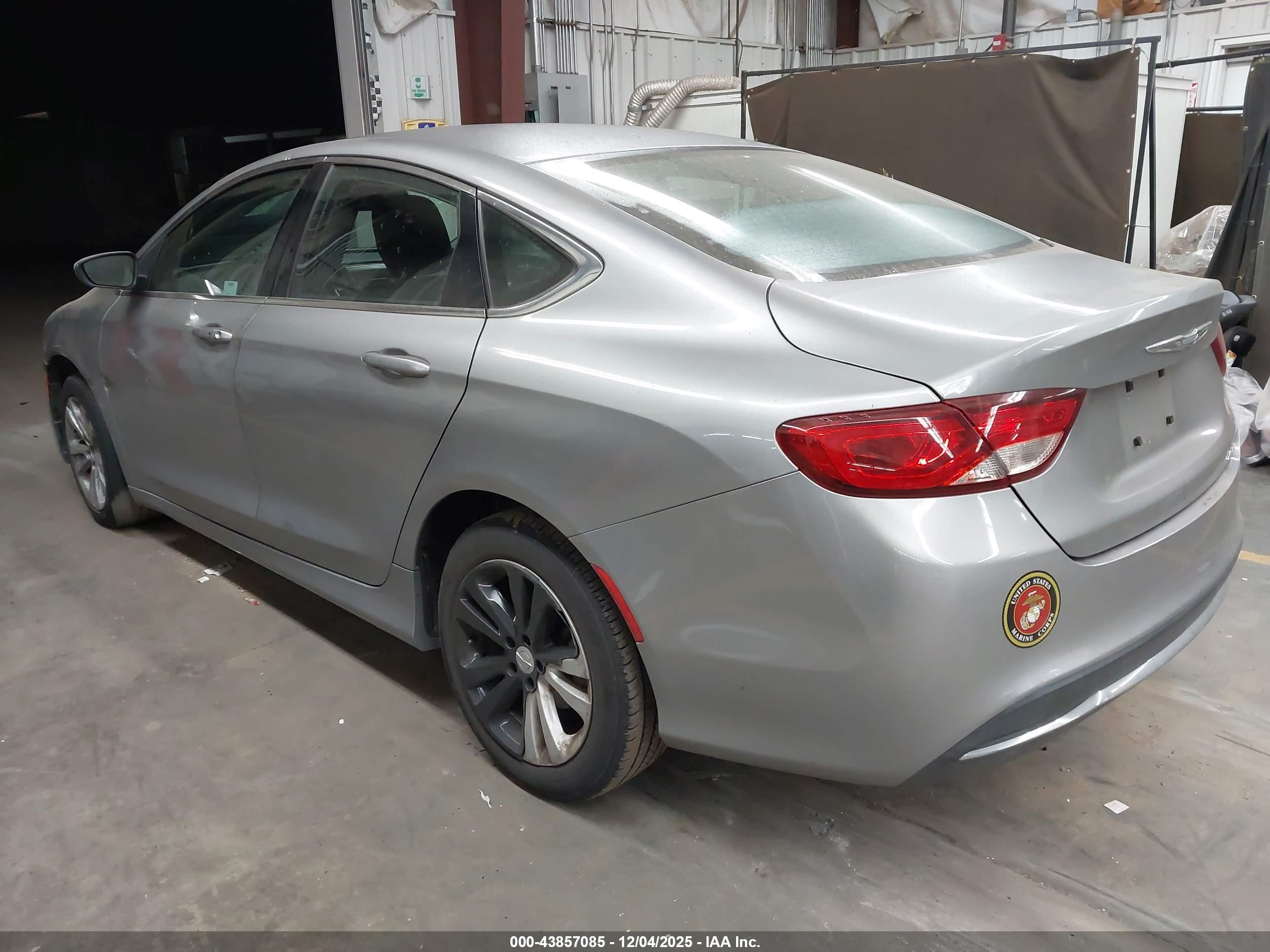 CHRYSLER 200 image 3