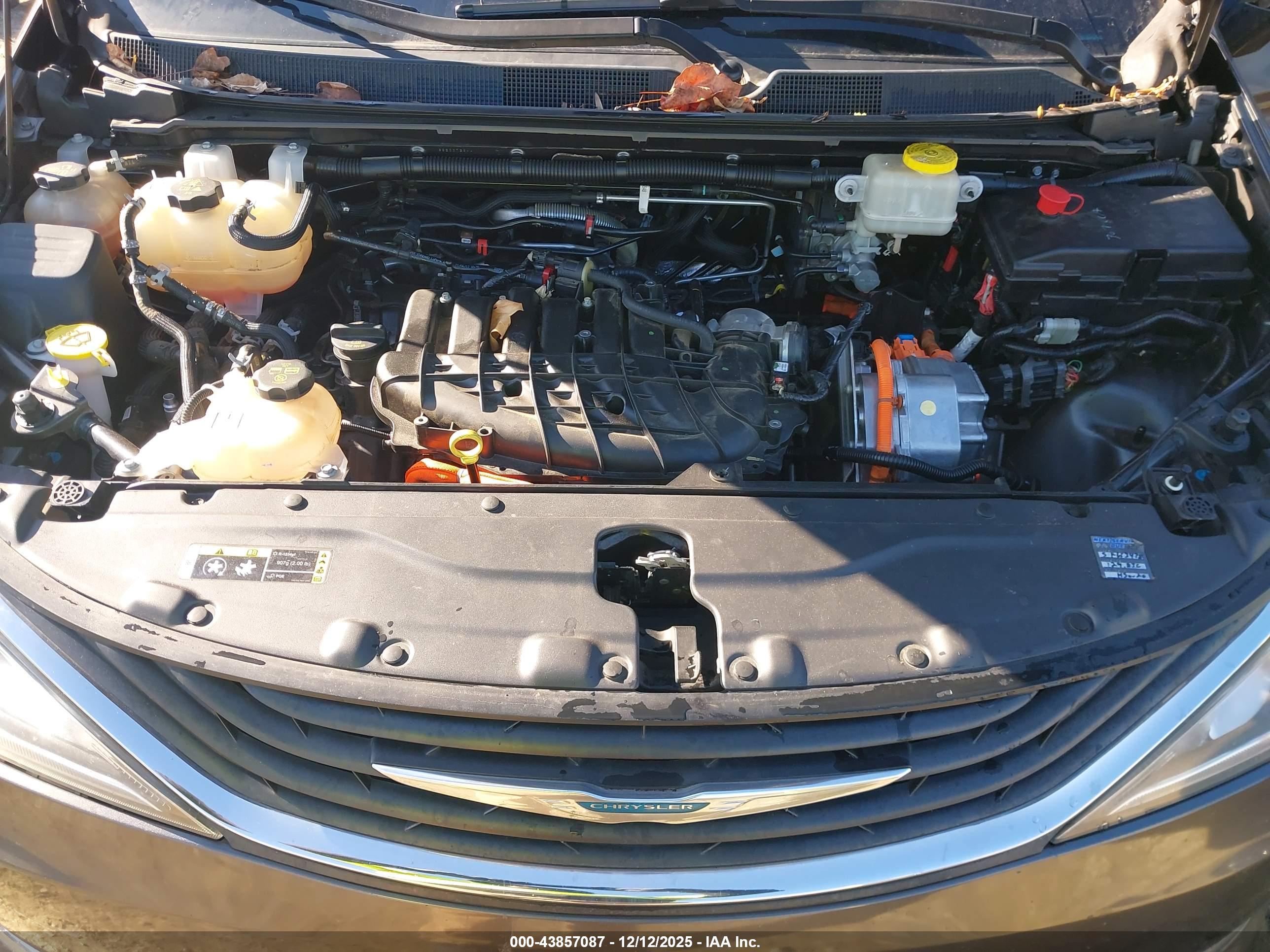 CHRYSLER PACIFICA image 10