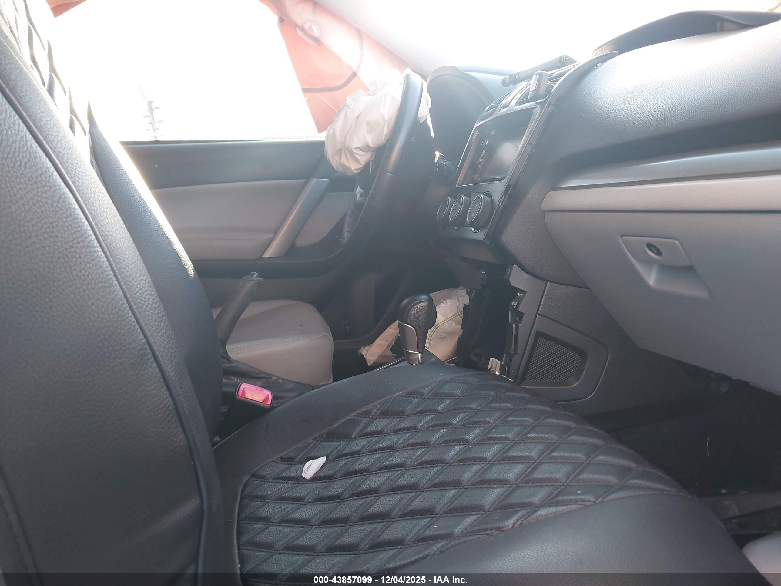 SUBARU FORESTER image 5