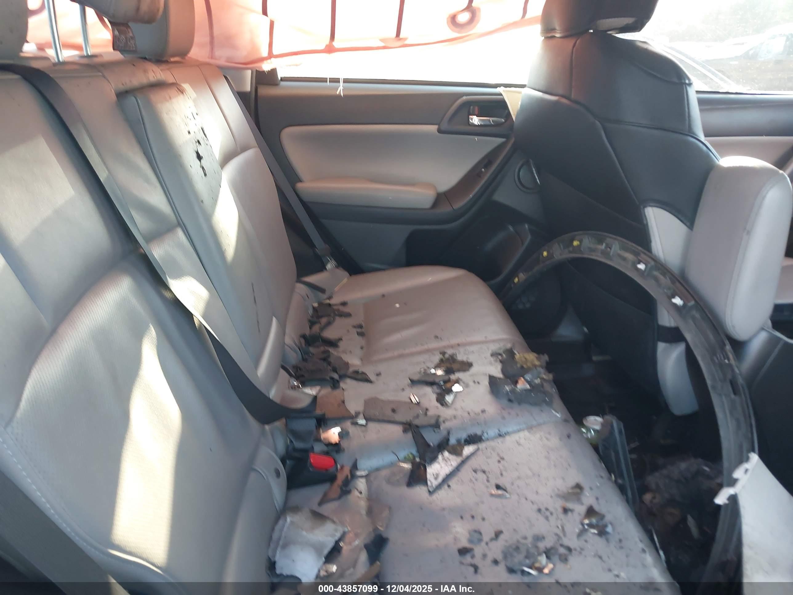 SUBARU FORESTER image 8