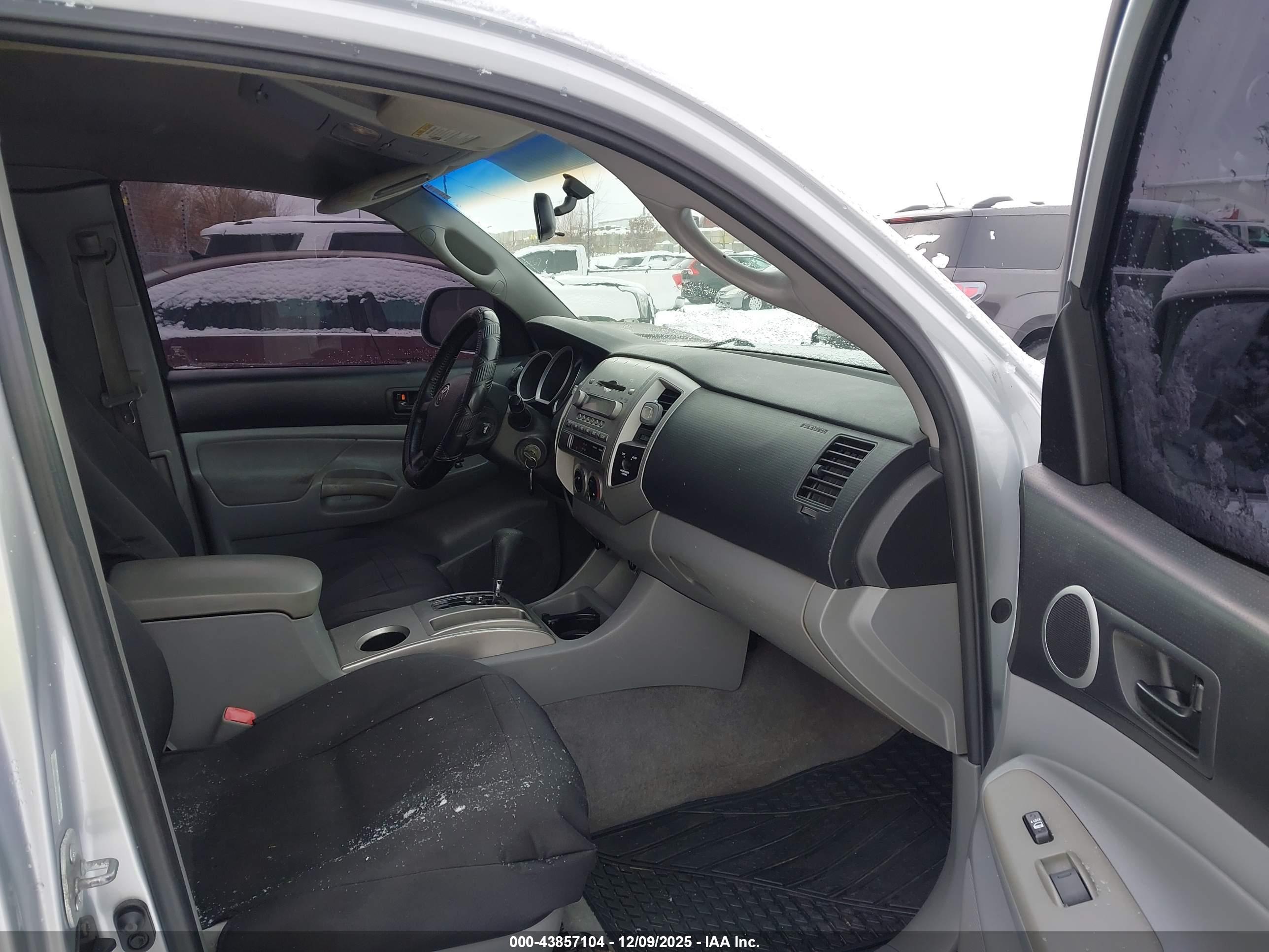 TOYOTA TACOMA image 5