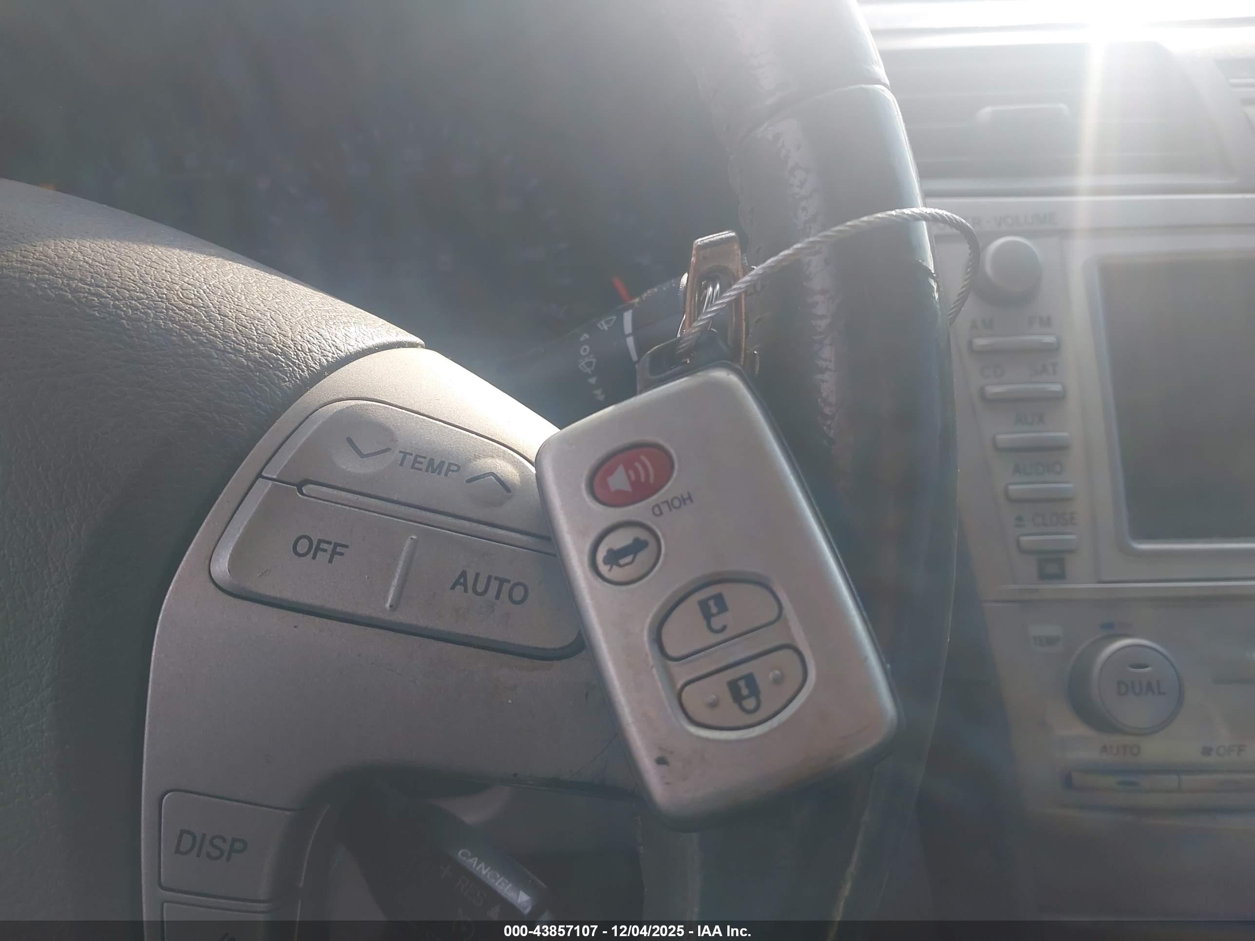 TOYOTA CAMRY image 11
