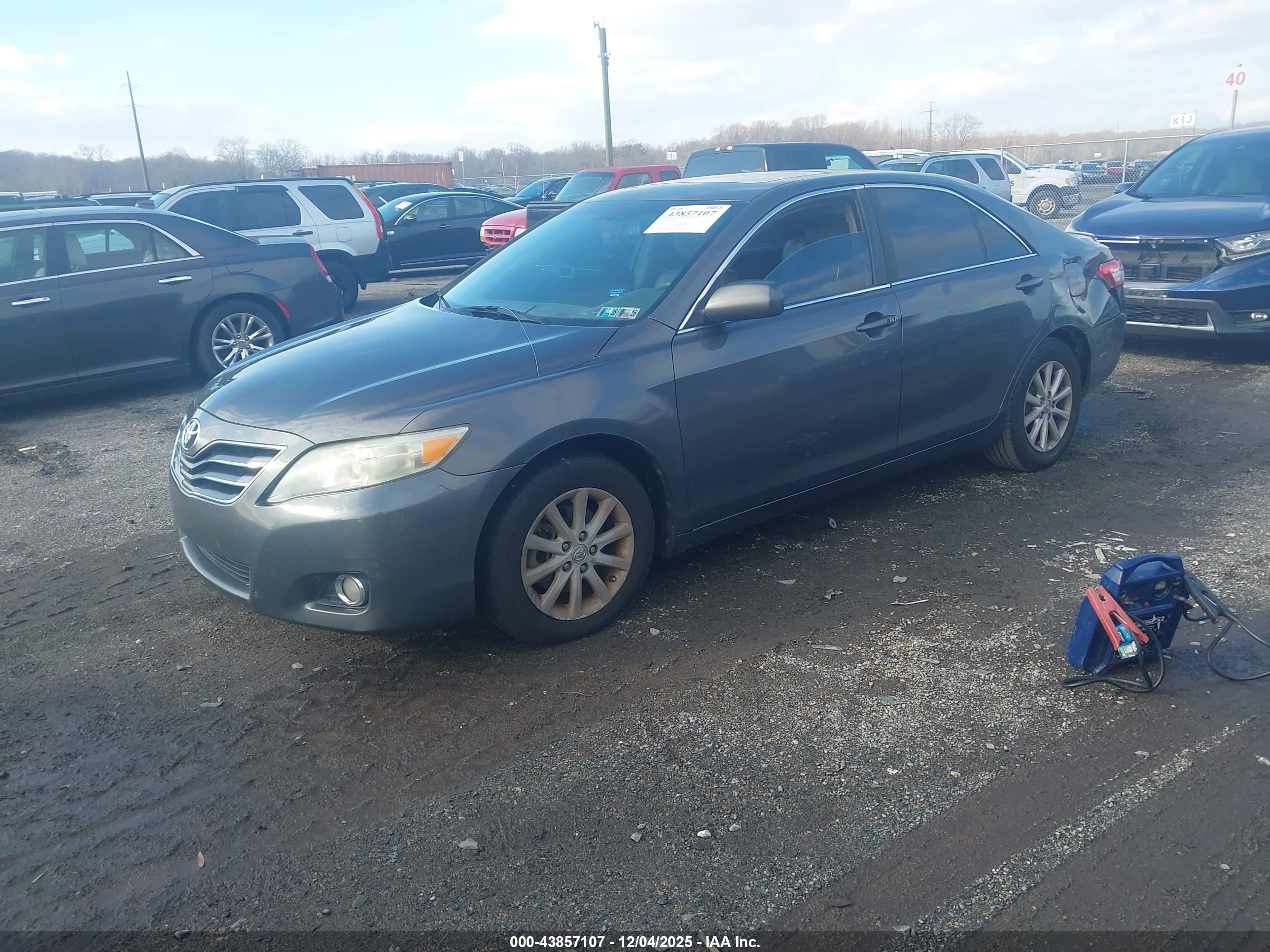 TOYOTA CAMRY image 2