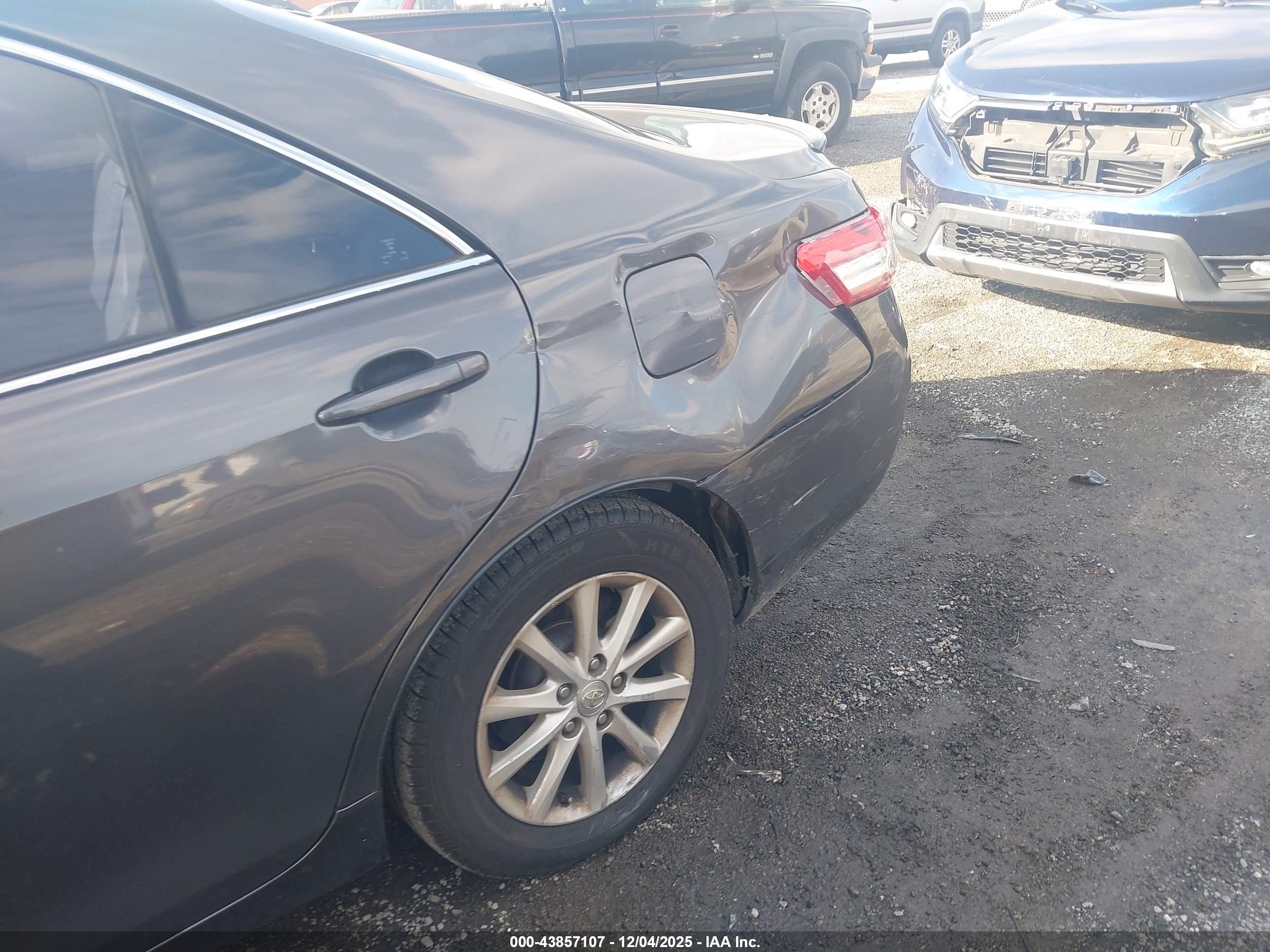 TOYOTA CAMRY image 6