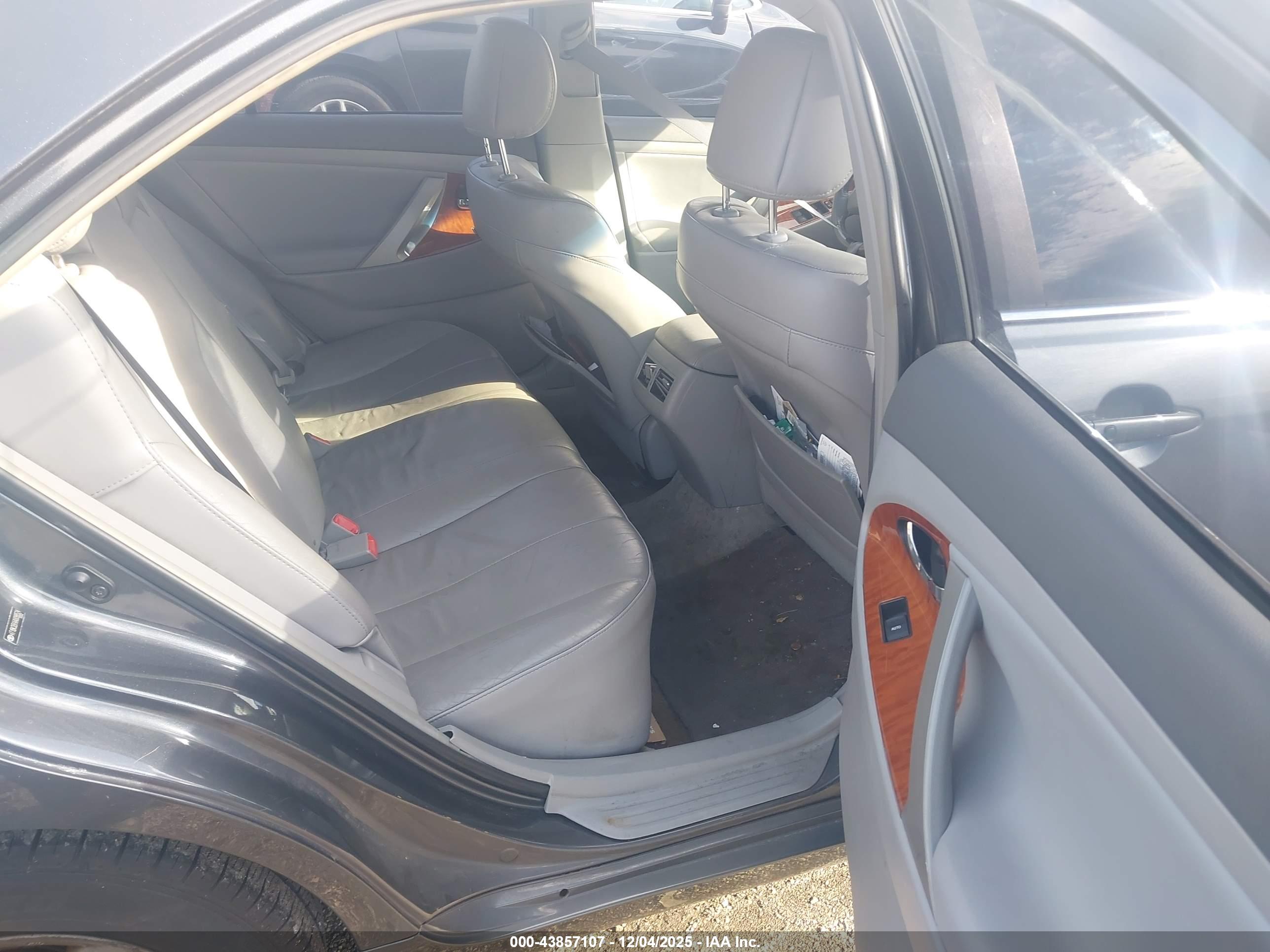 TOYOTA CAMRY image 8