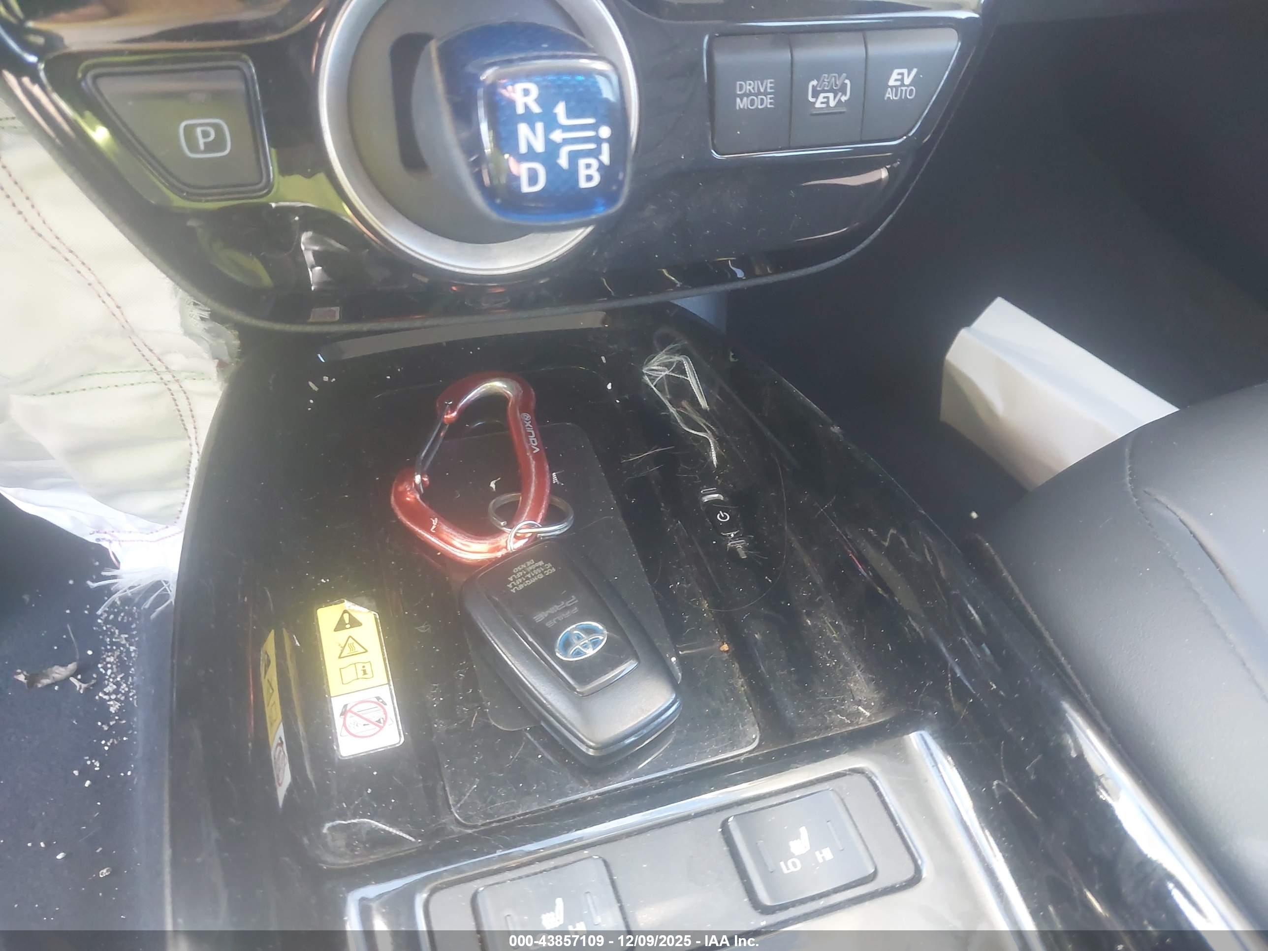 TOYOTA PRIUS image 11
