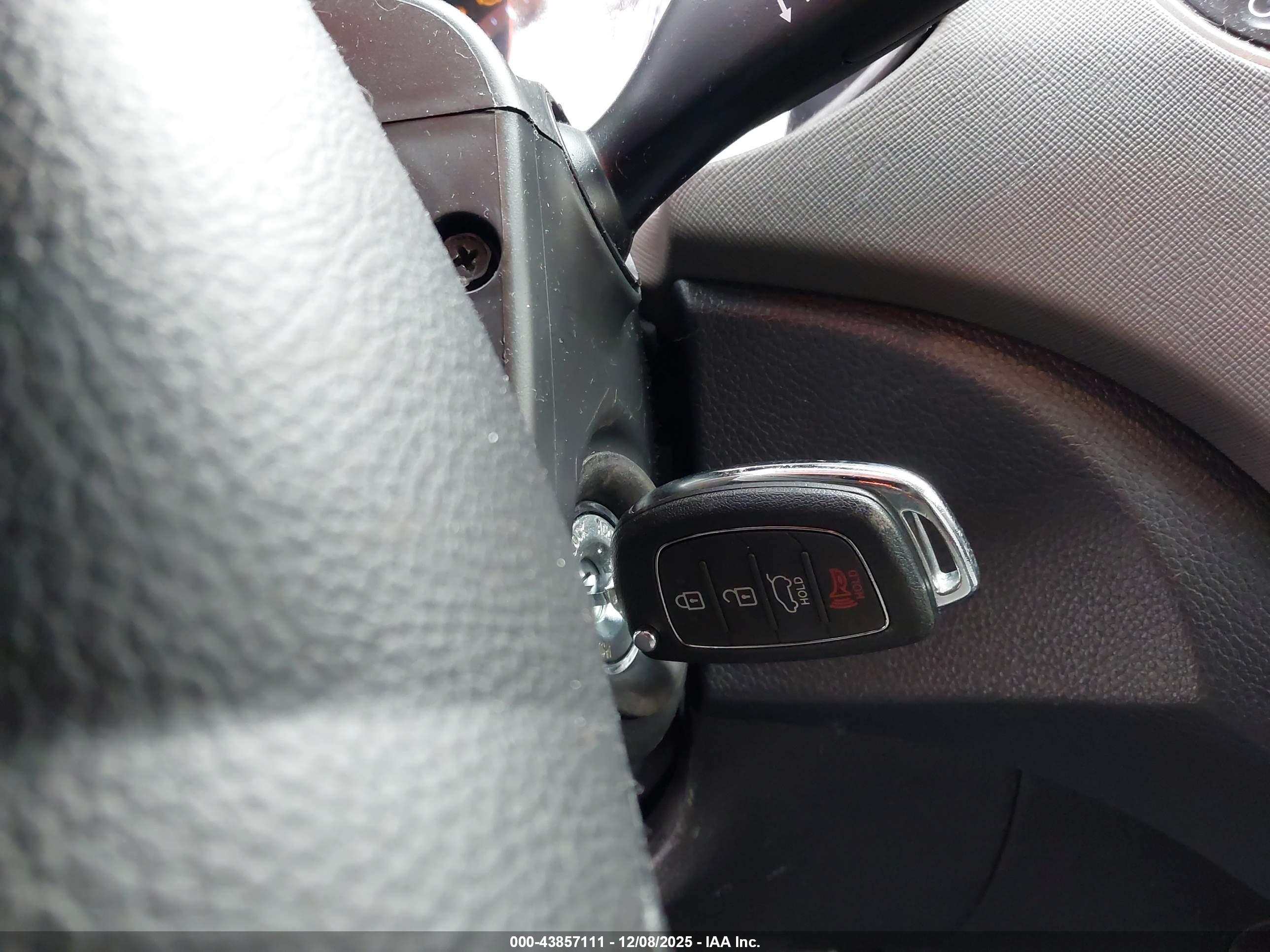 HYUNDAI SANTA image 11