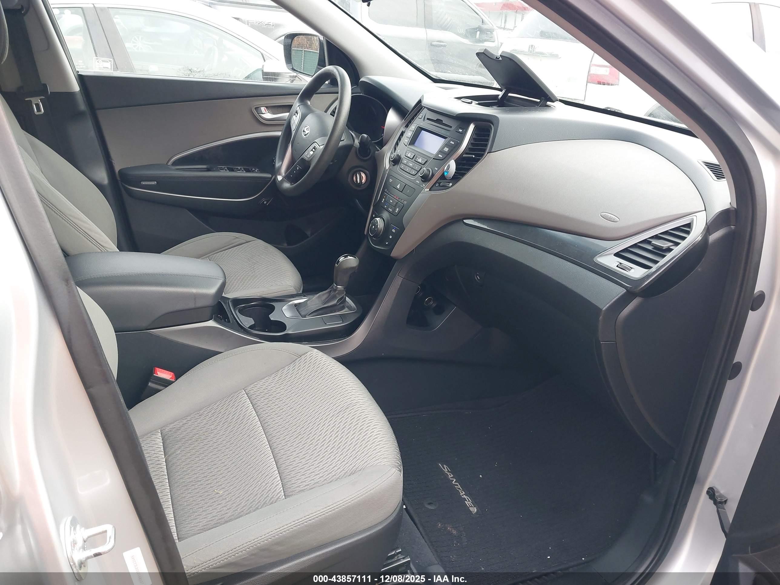 HYUNDAI SANTA image 5
