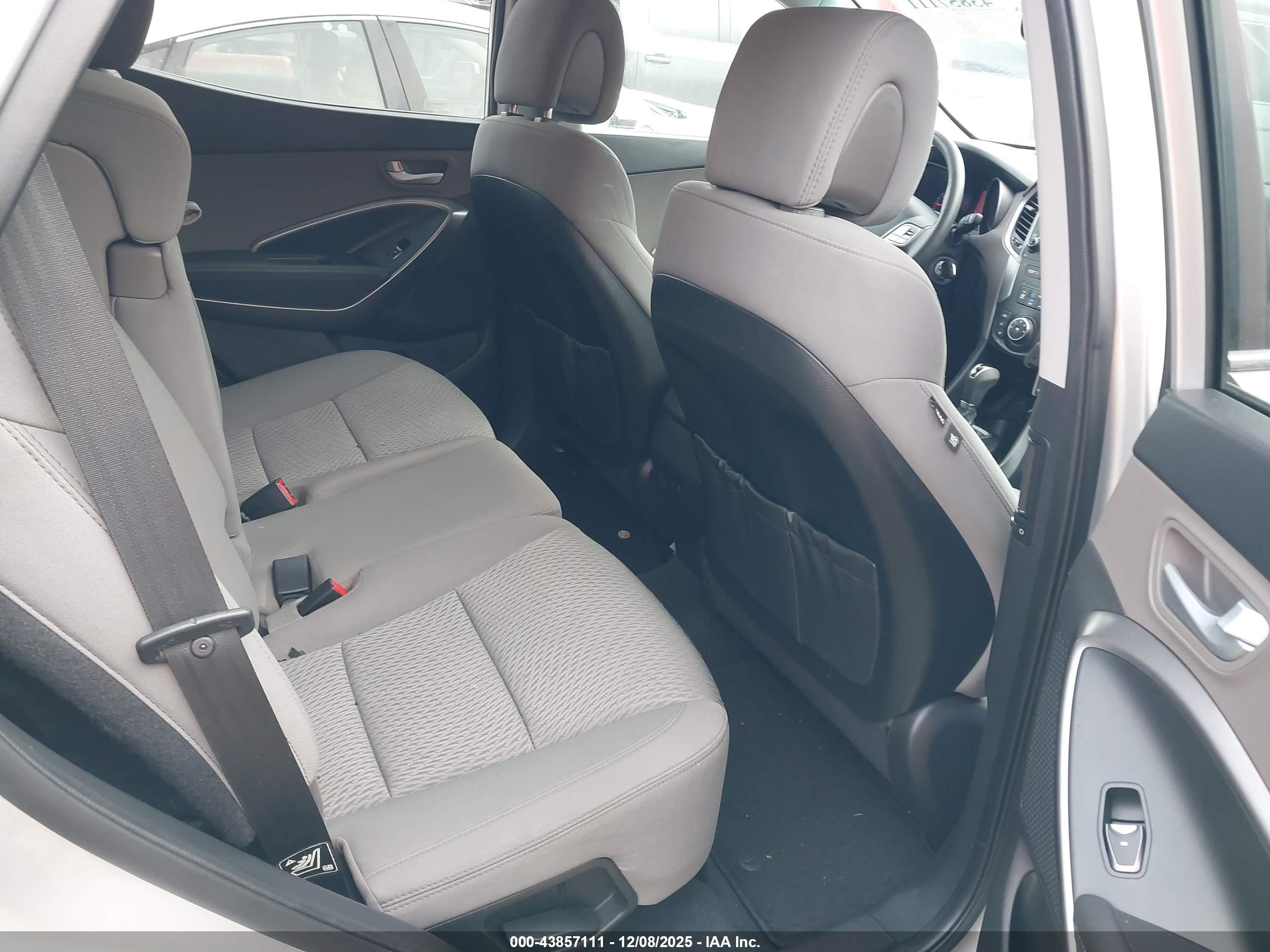 HYUNDAI SANTA image 8