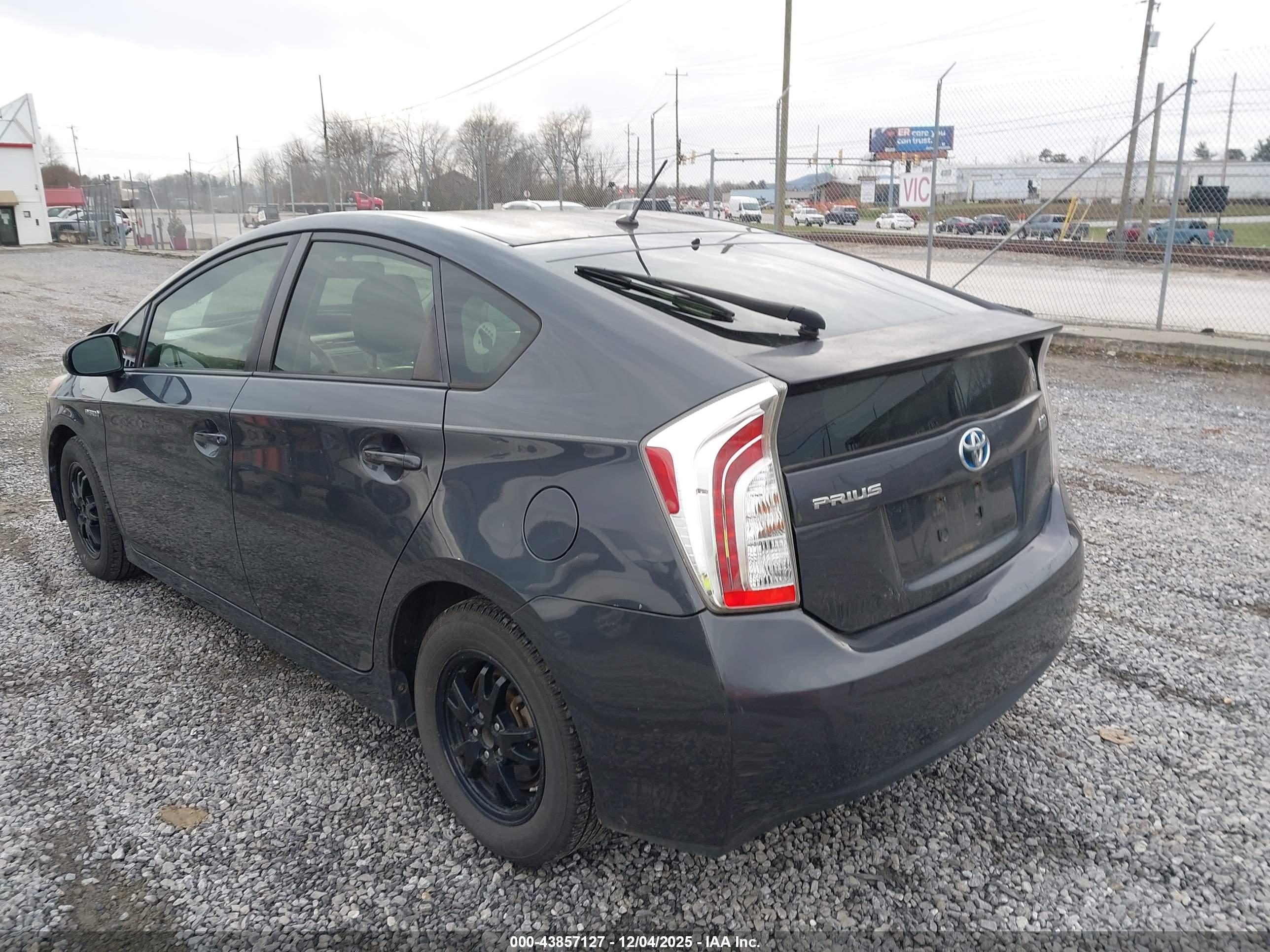 TOYOTA PRIUS image 3