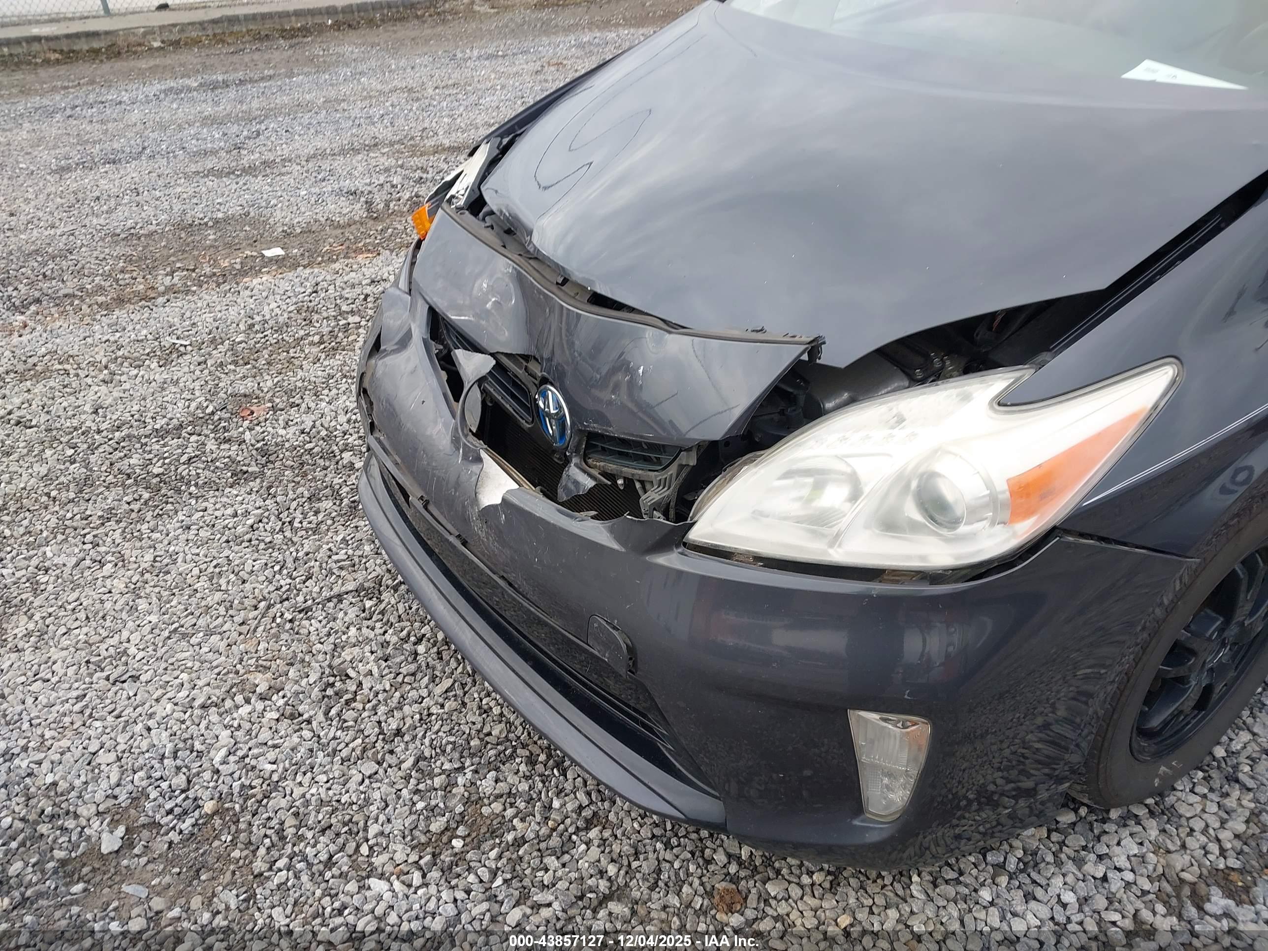 TOYOTA PRIUS image 6