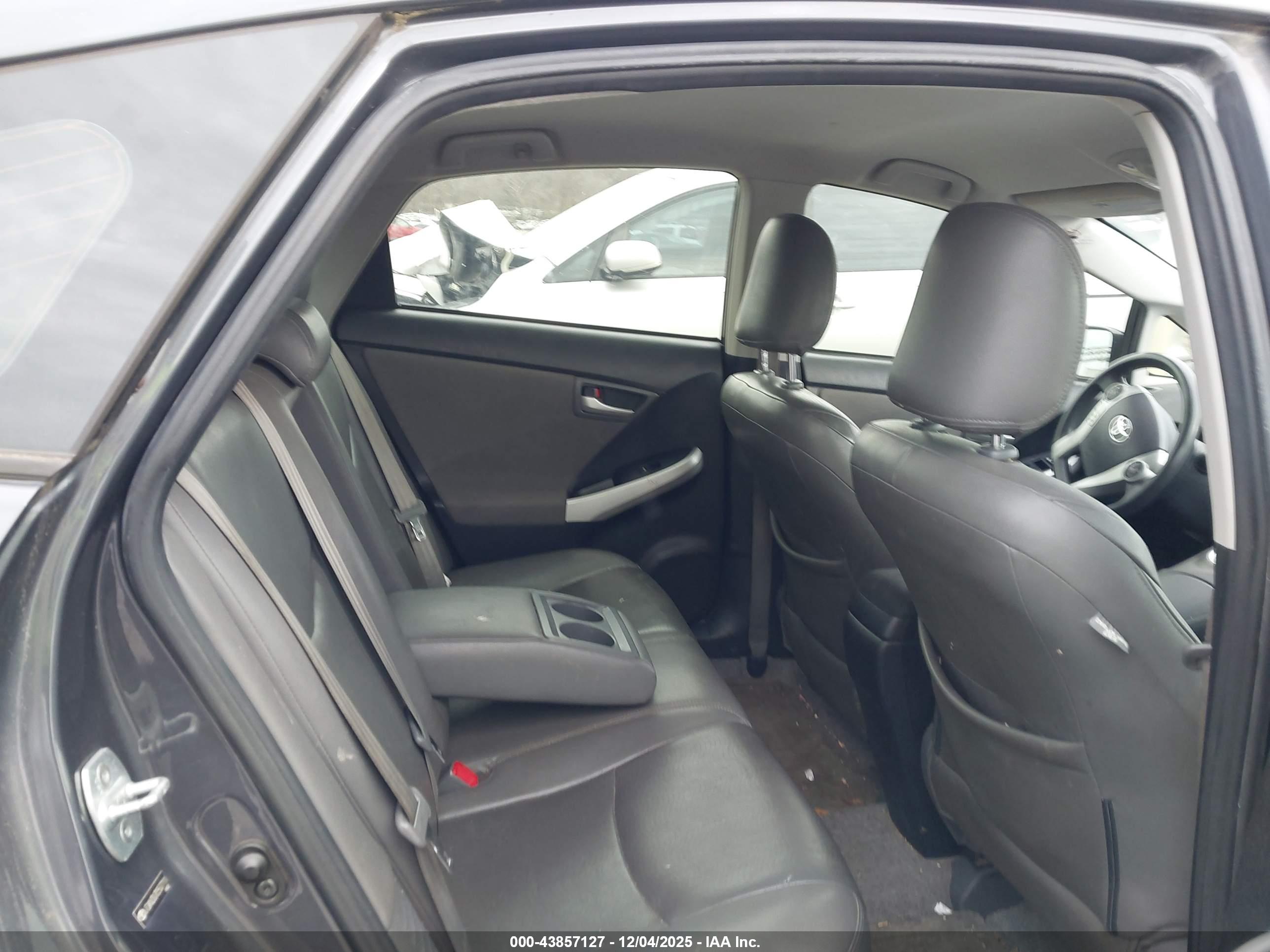 TOYOTA PRIUS image 8