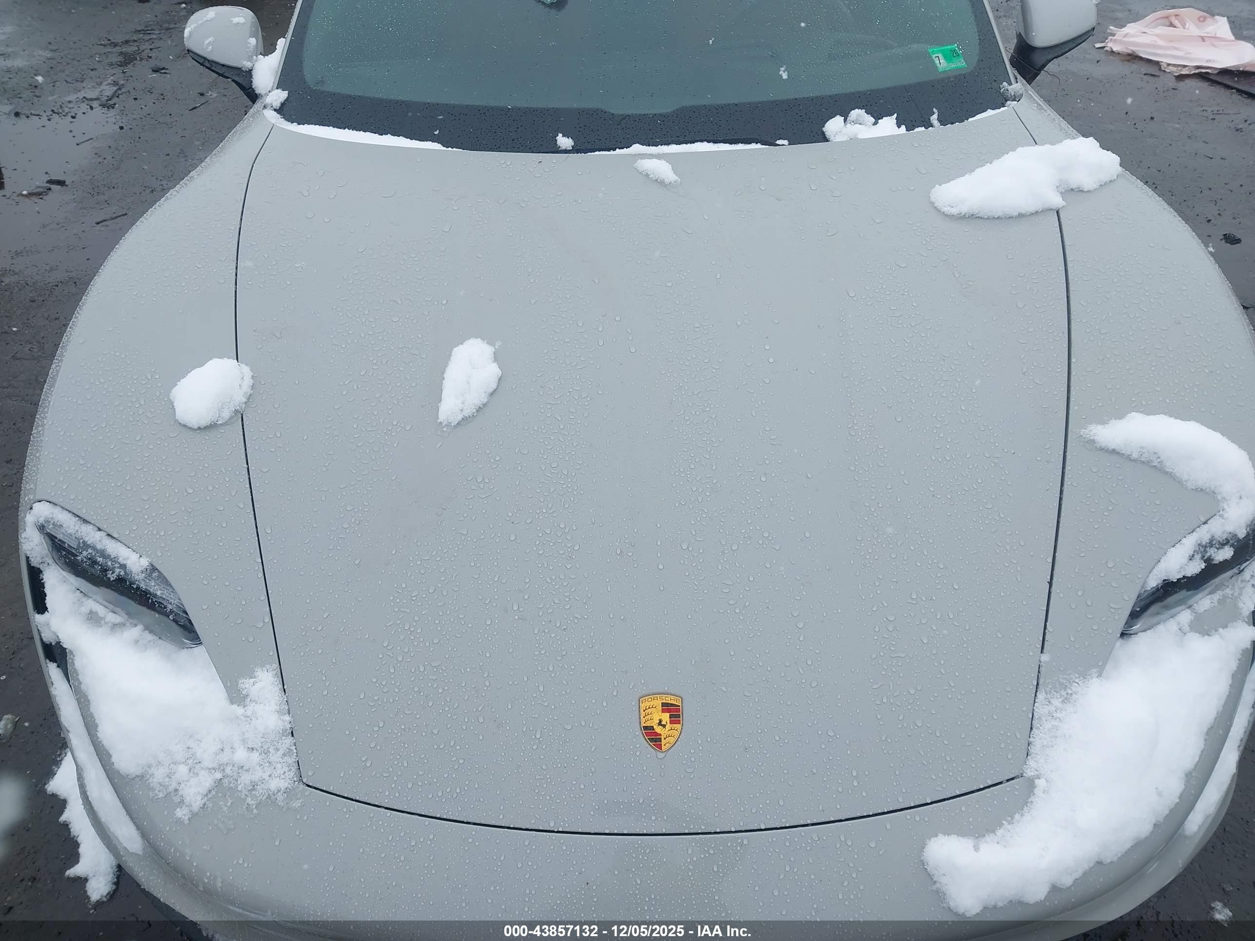 PORSCHE TAYCAN image 10