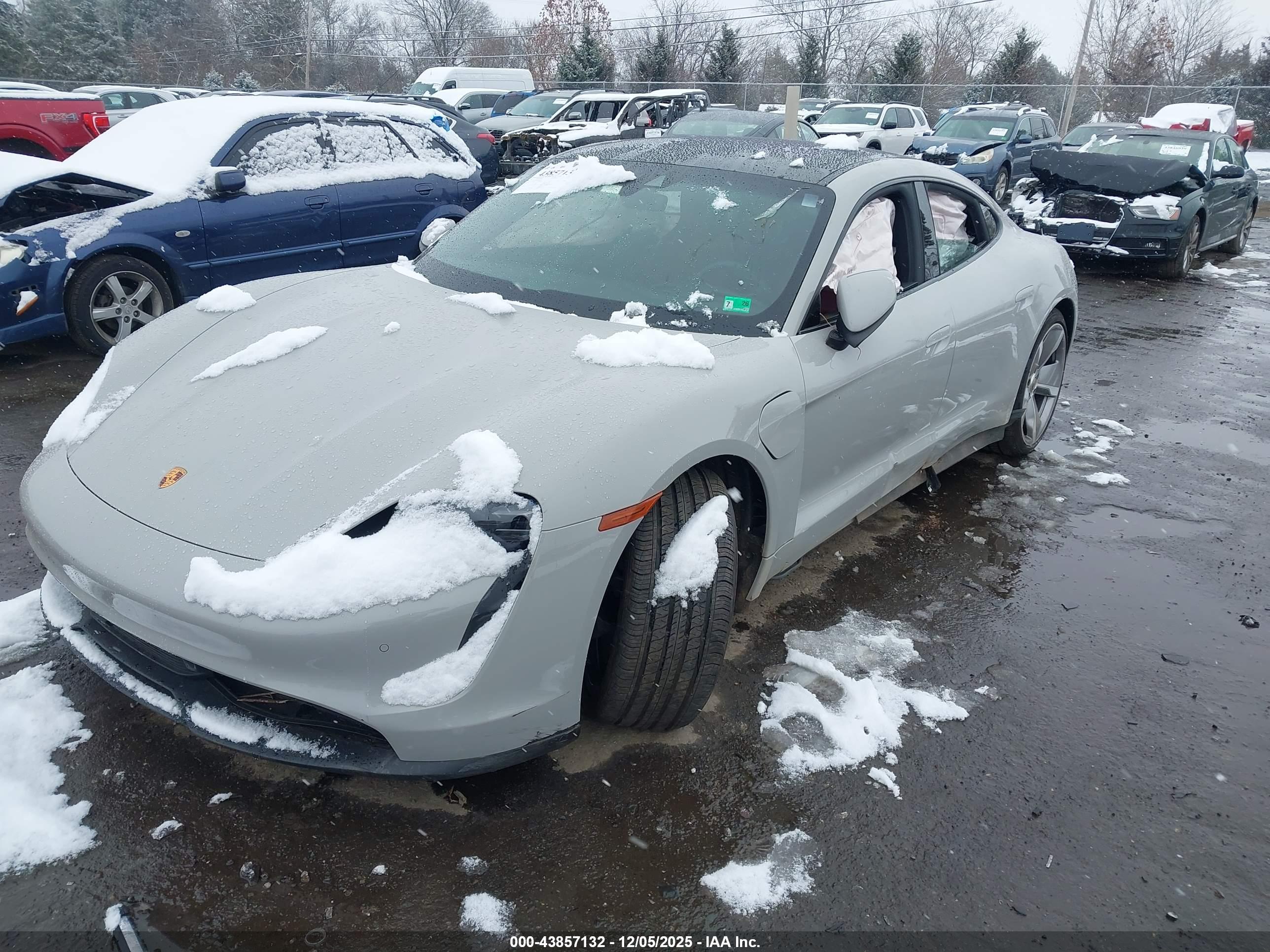 PORSCHE TAYCAN image 2