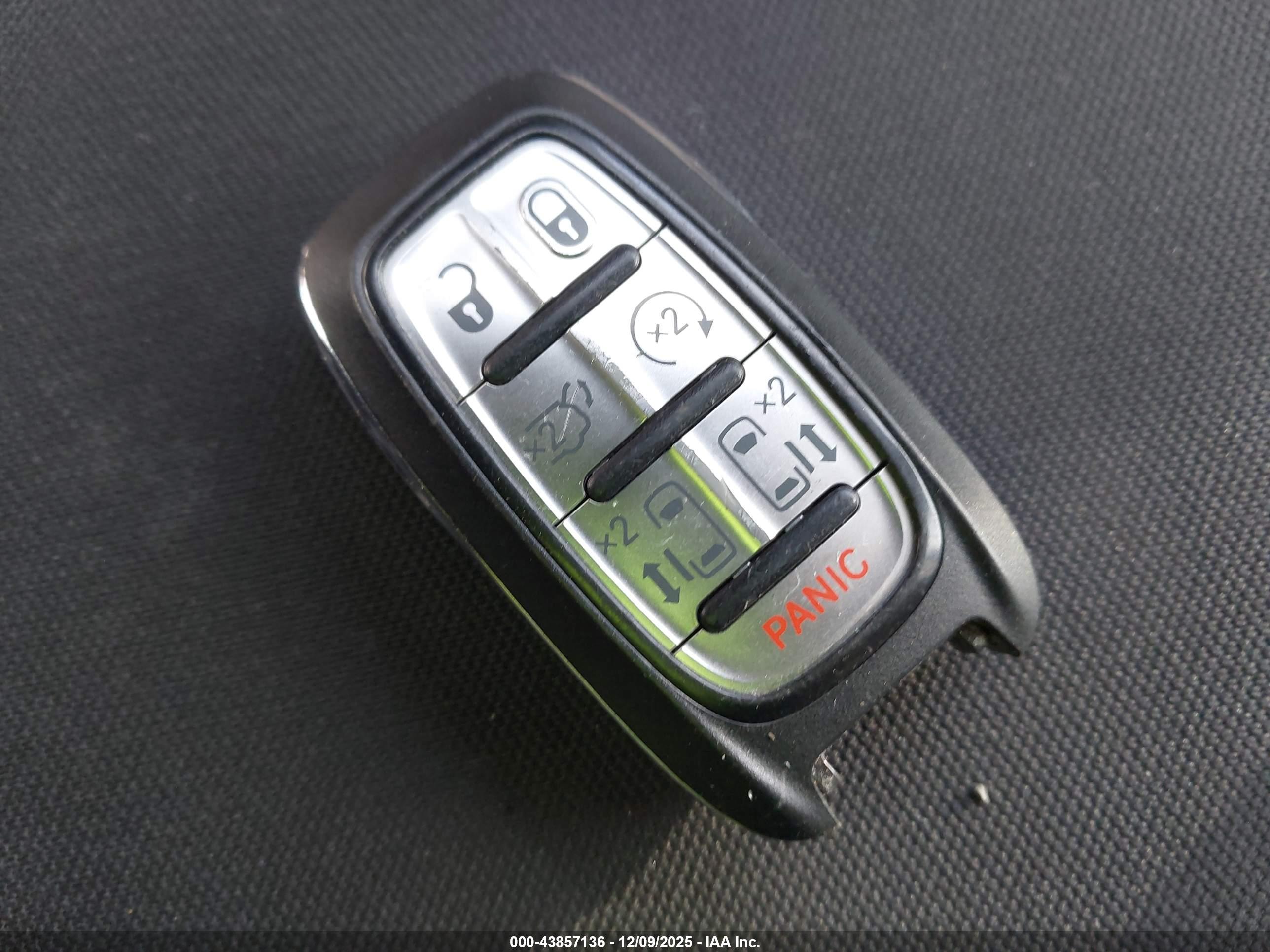 CHRYSLER PACIFICA image 11