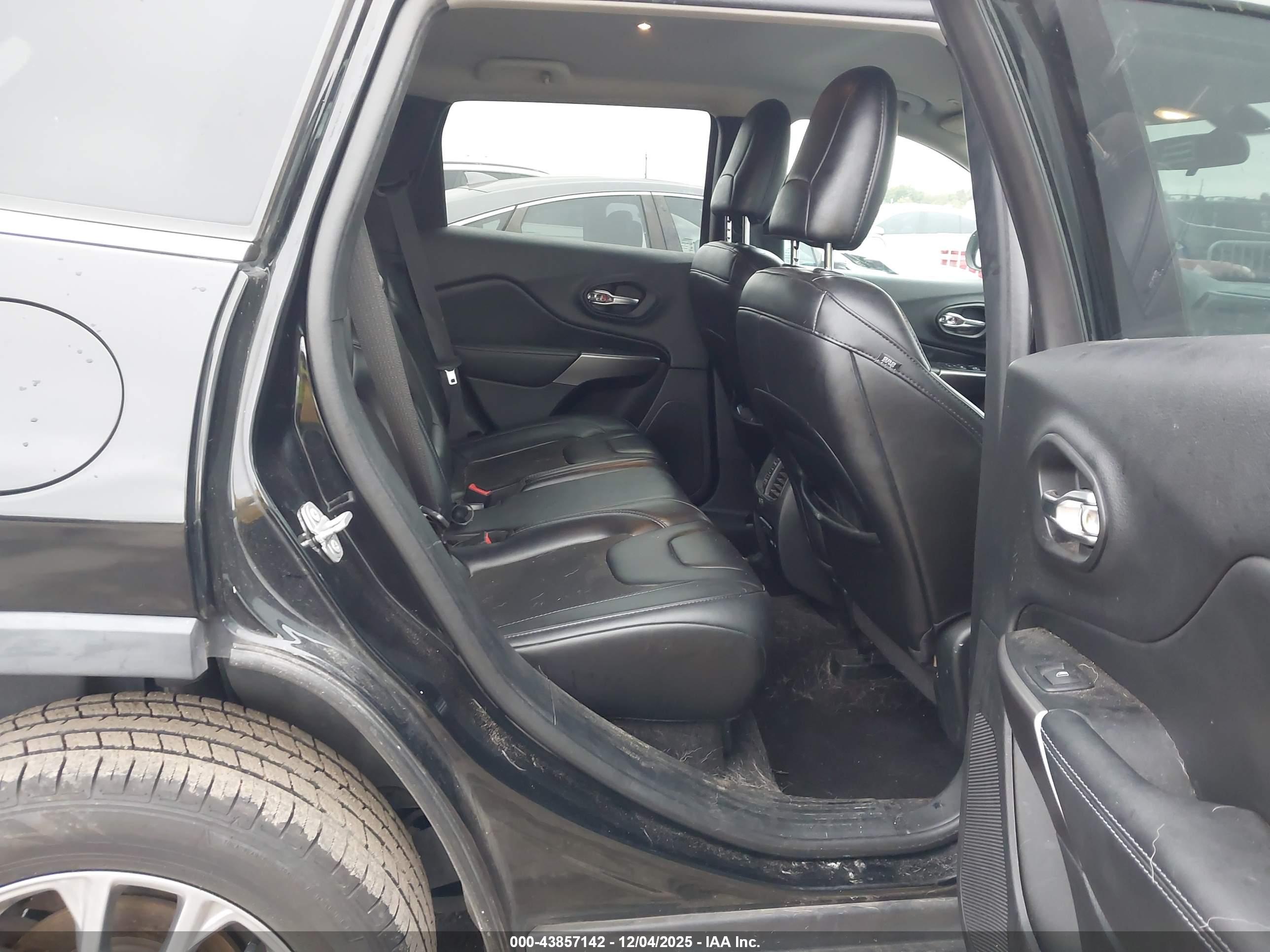 JEEP CHEROKEE image 8