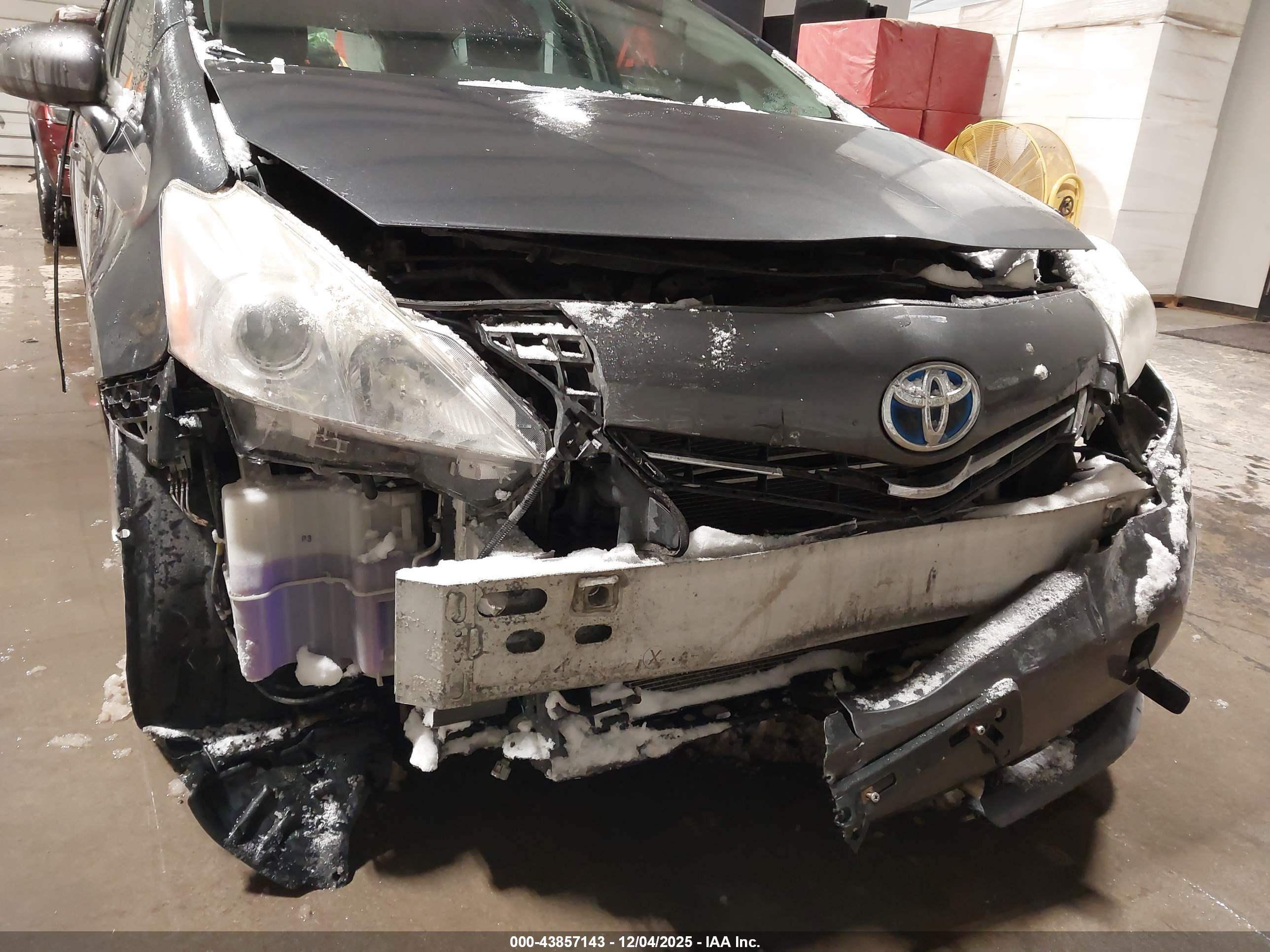 TOYOTA PRIUS image 6
