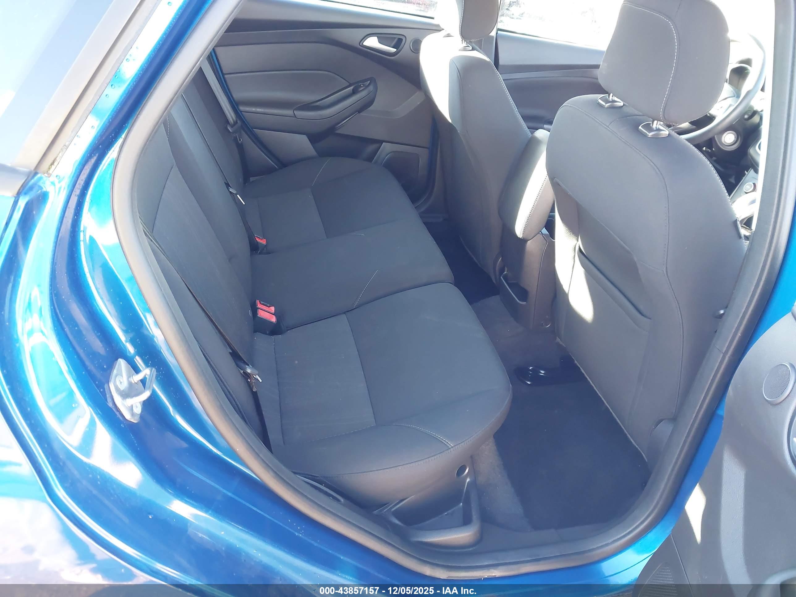 FORD FOCUS image 8