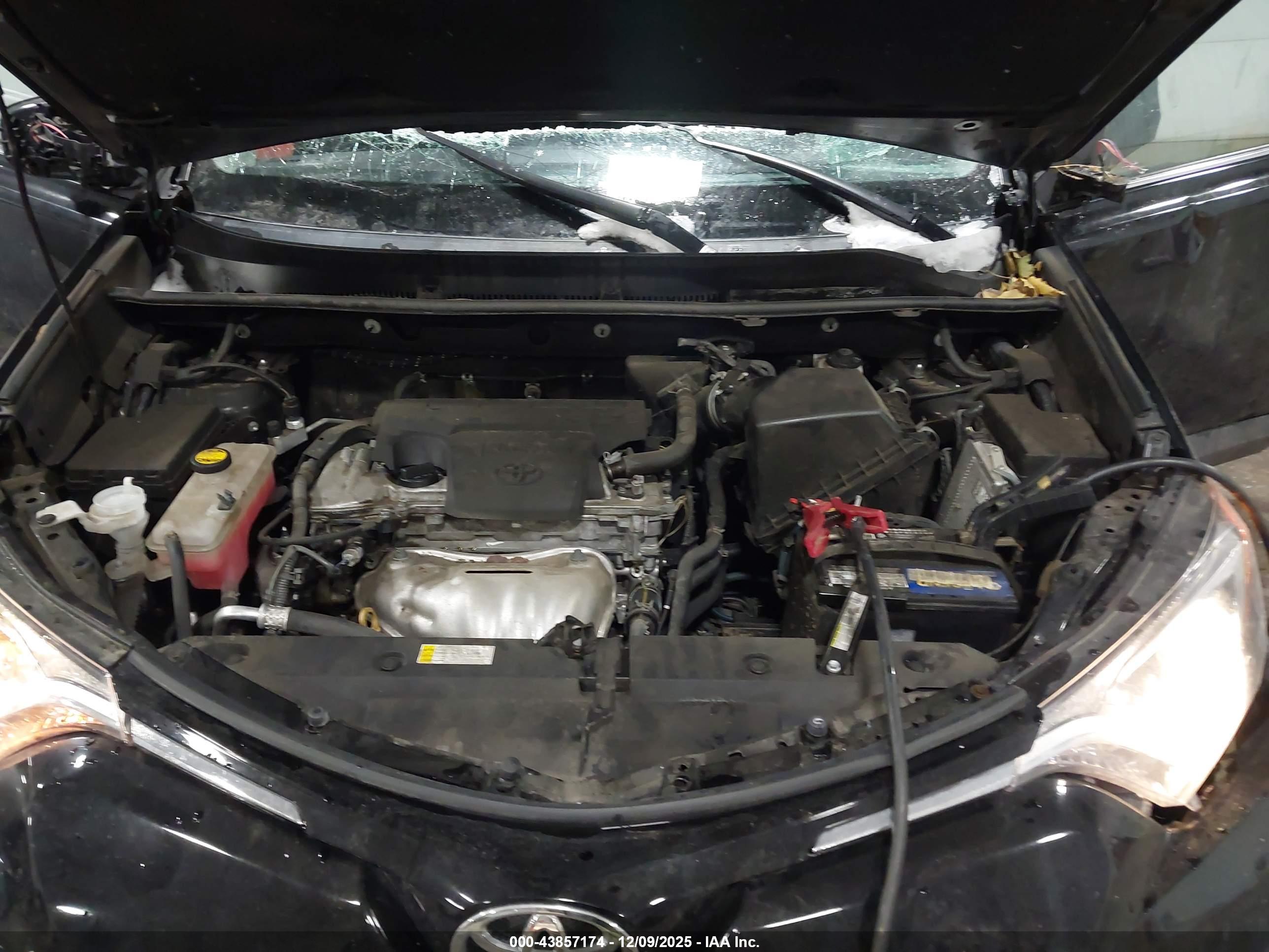 TOYOTA RAV4 image 10