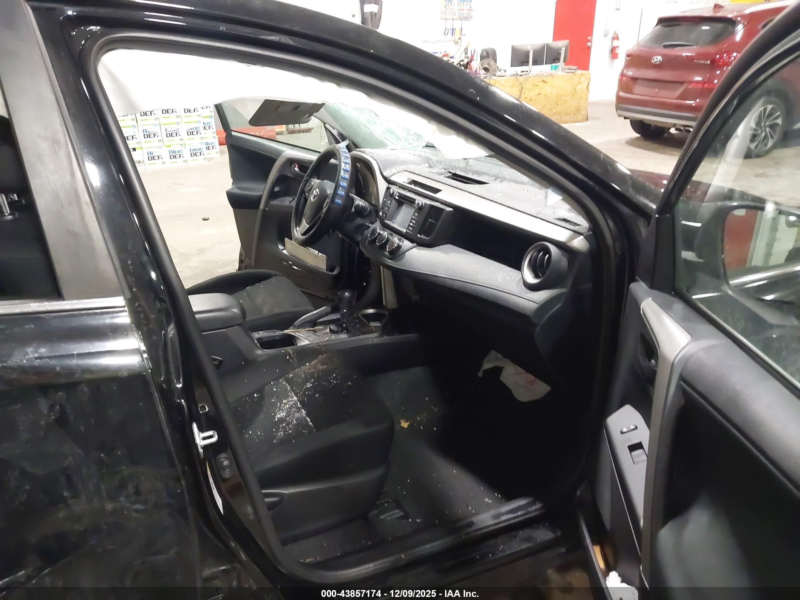 TOYOTA RAV4 image 5