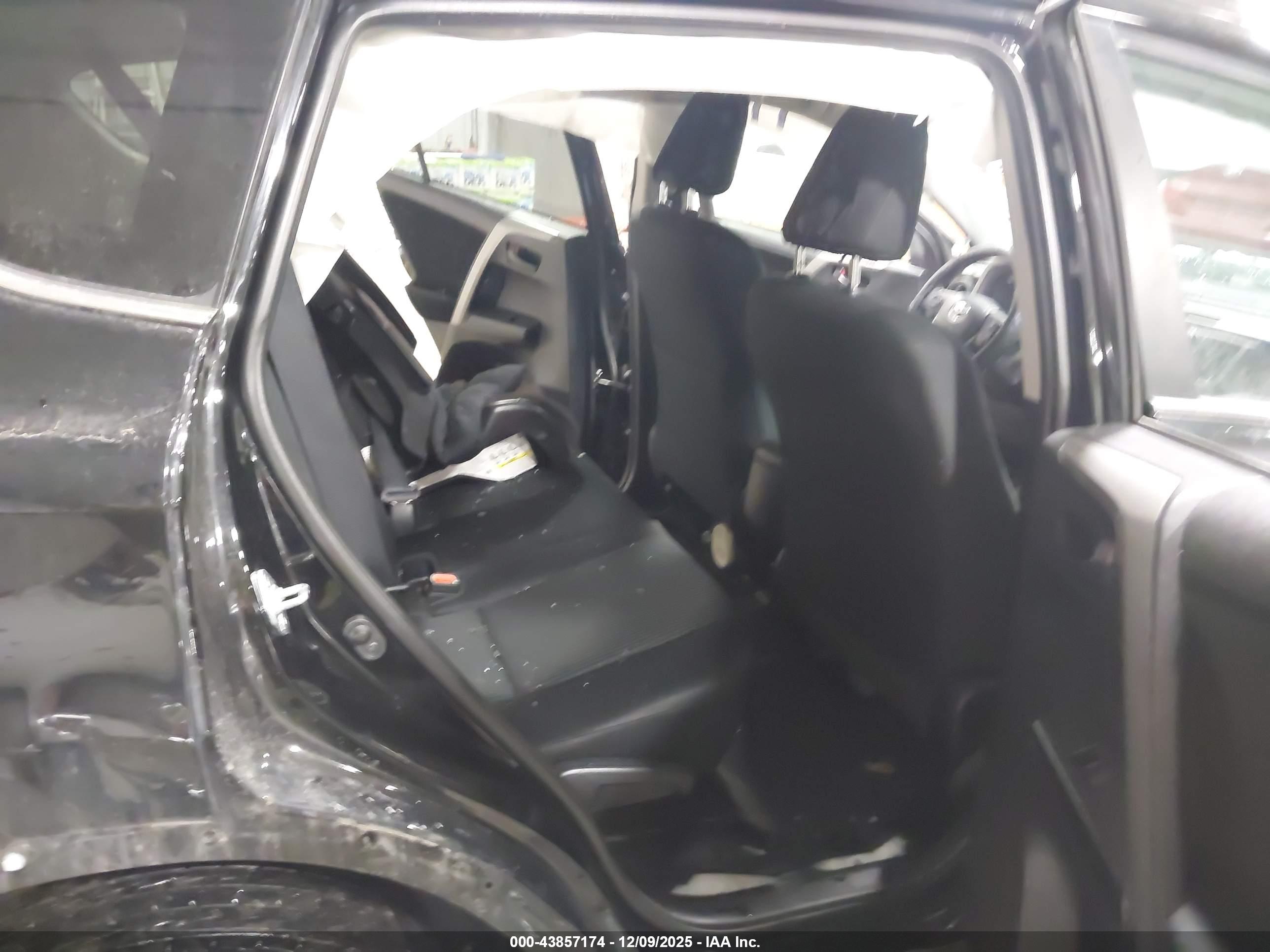 TOYOTA RAV4 image 8