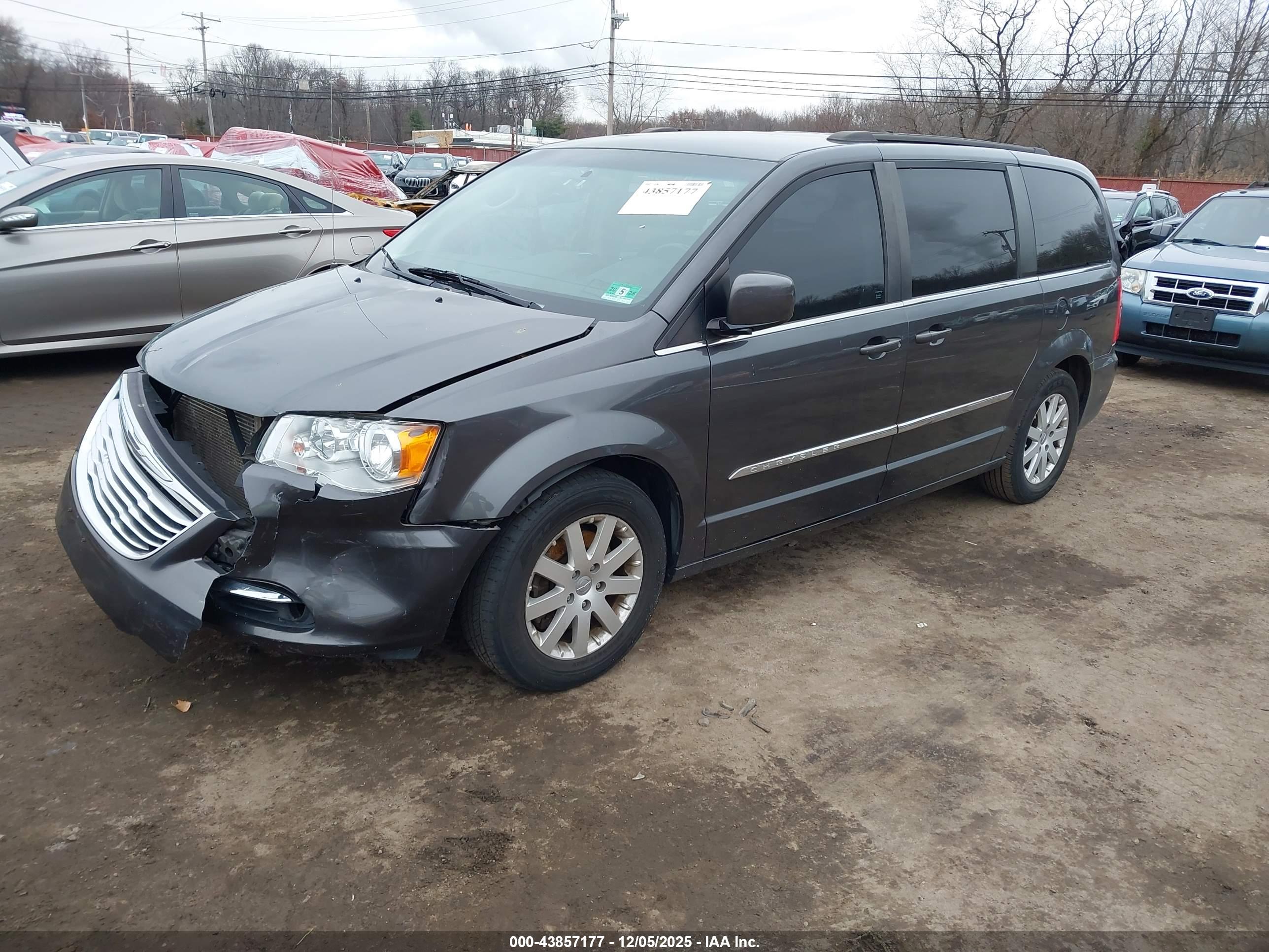 CHRYSLER TOWN image 2