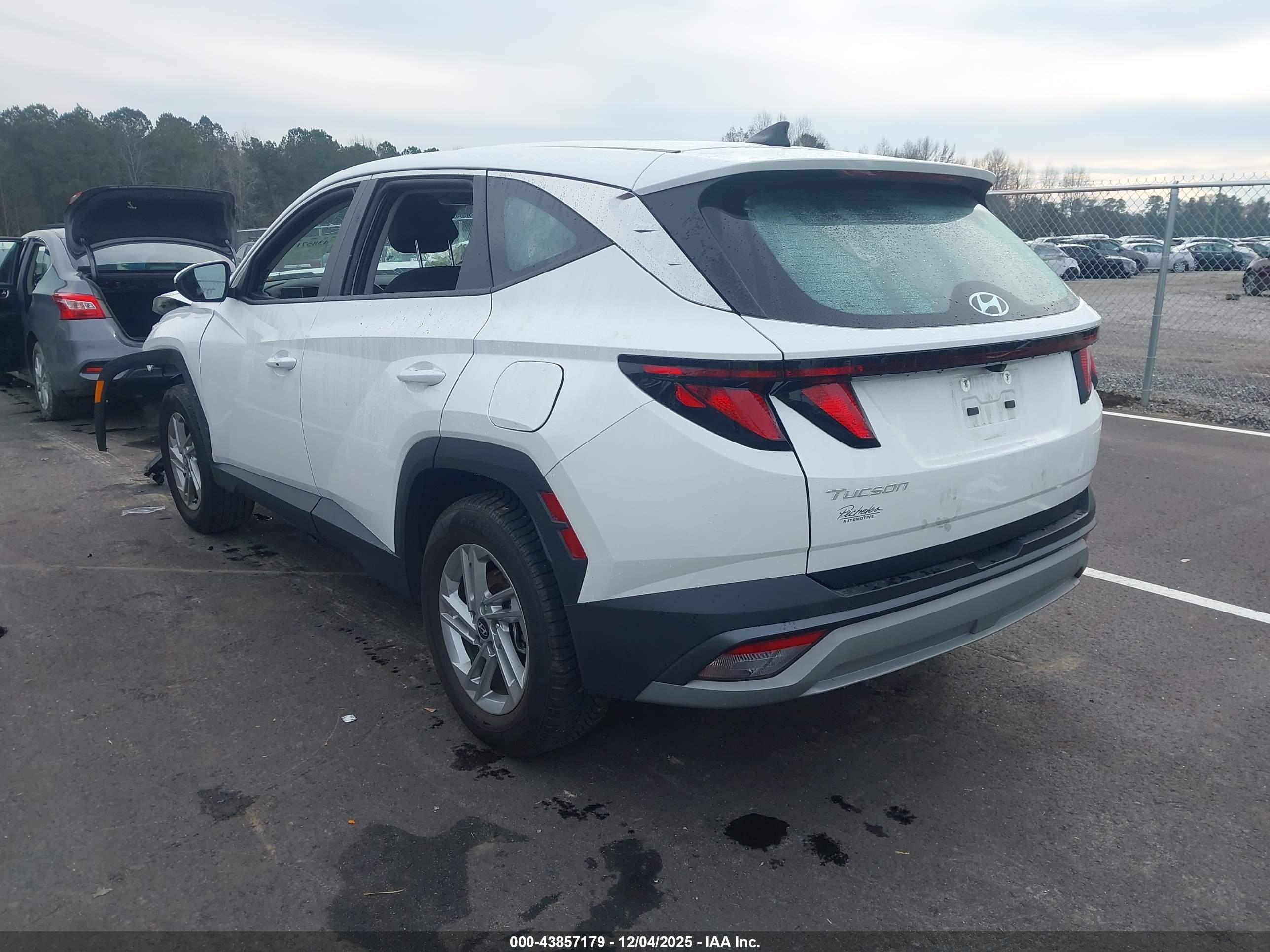 HYUNDAI TUCSON image 3