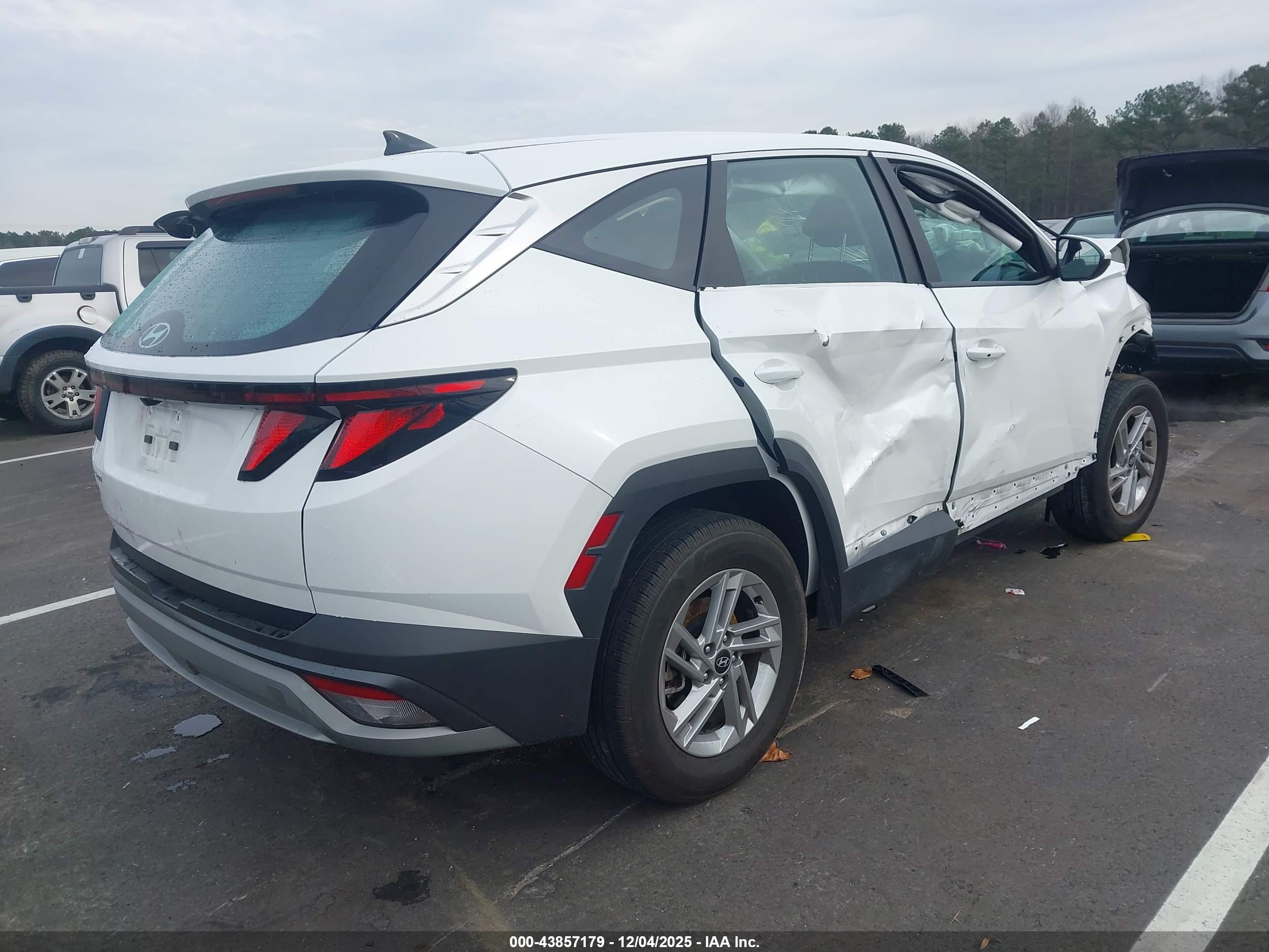 HYUNDAI TUCSON image 4