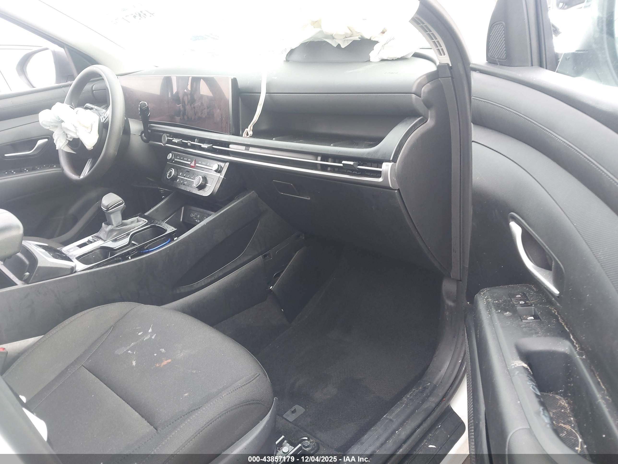HYUNDAI TUCSON image 5