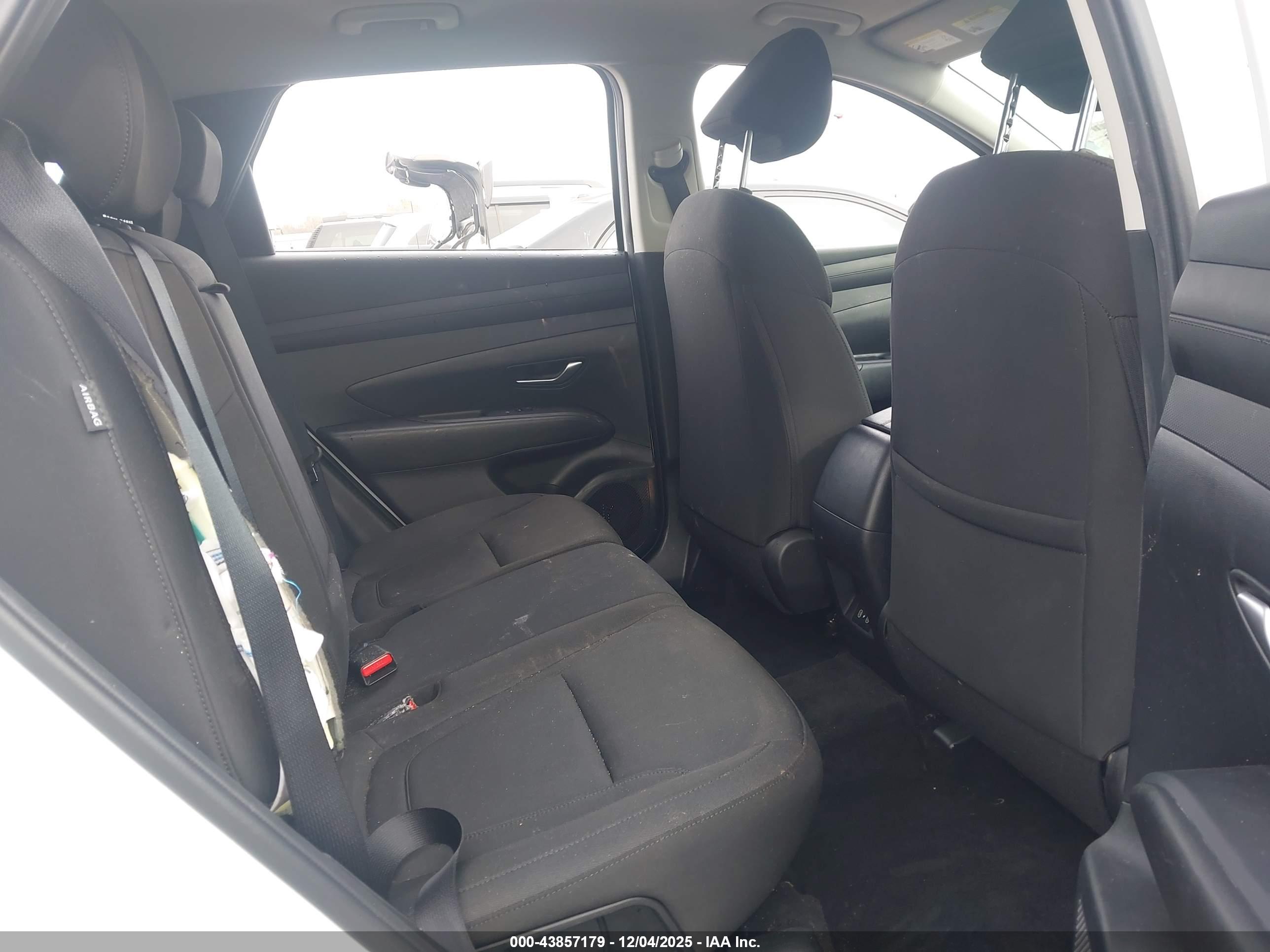 HYUNDAI TUCSON image 8