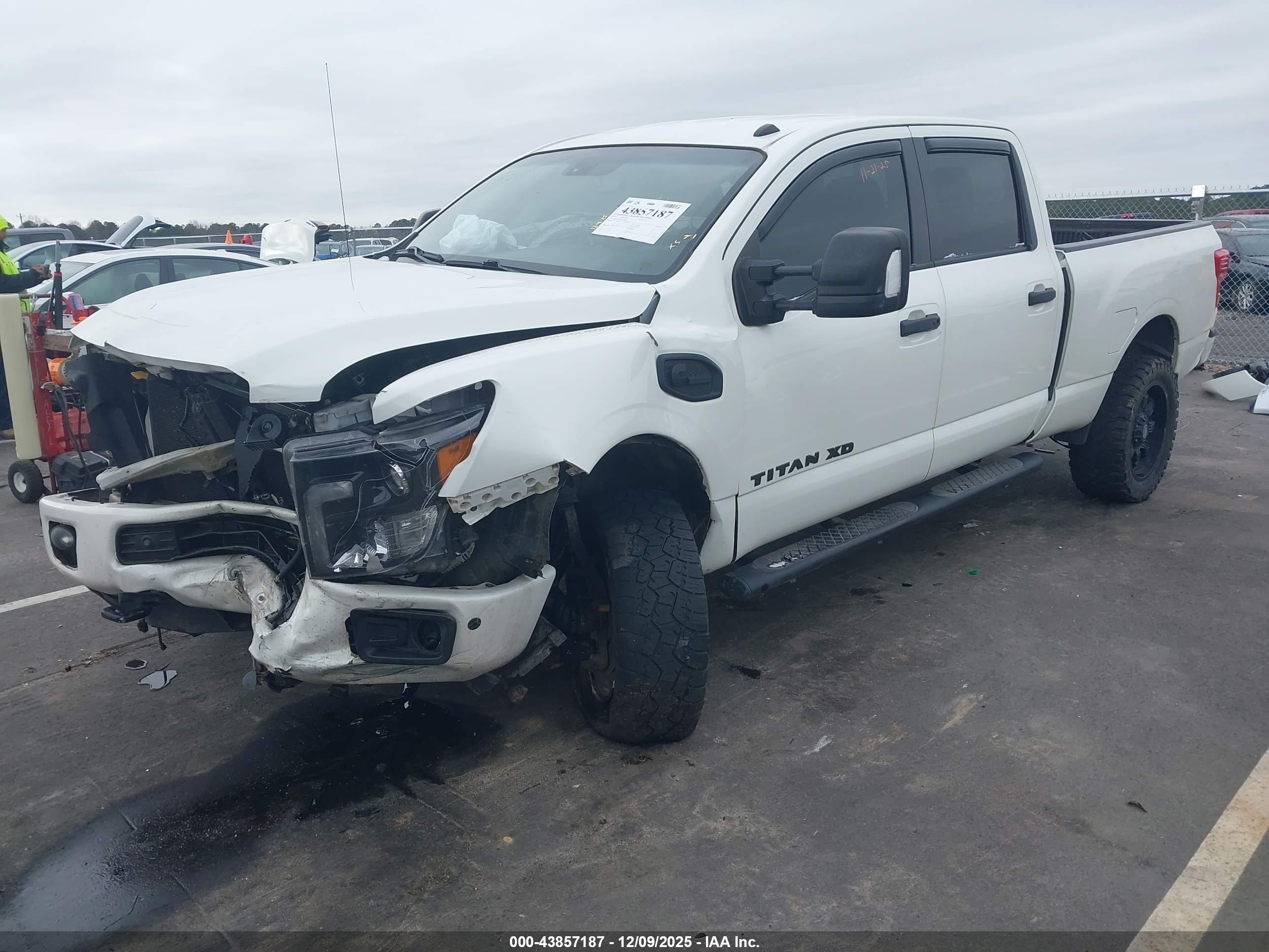 NISSAN TITAN image 2